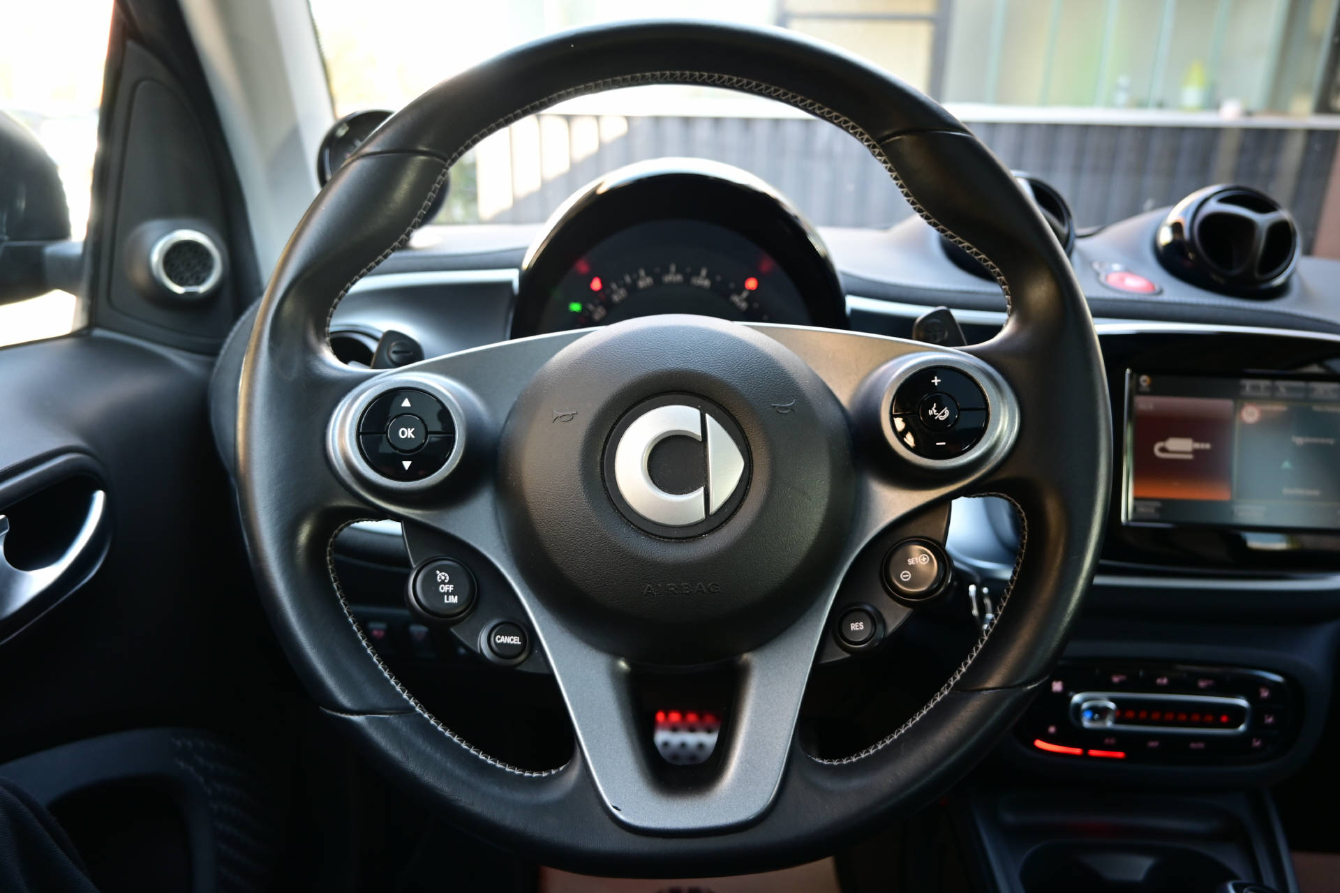 SMART Fortwo Coupé 0.9 Brabus Xclusive *Mattlackierung*Leder*-image-19