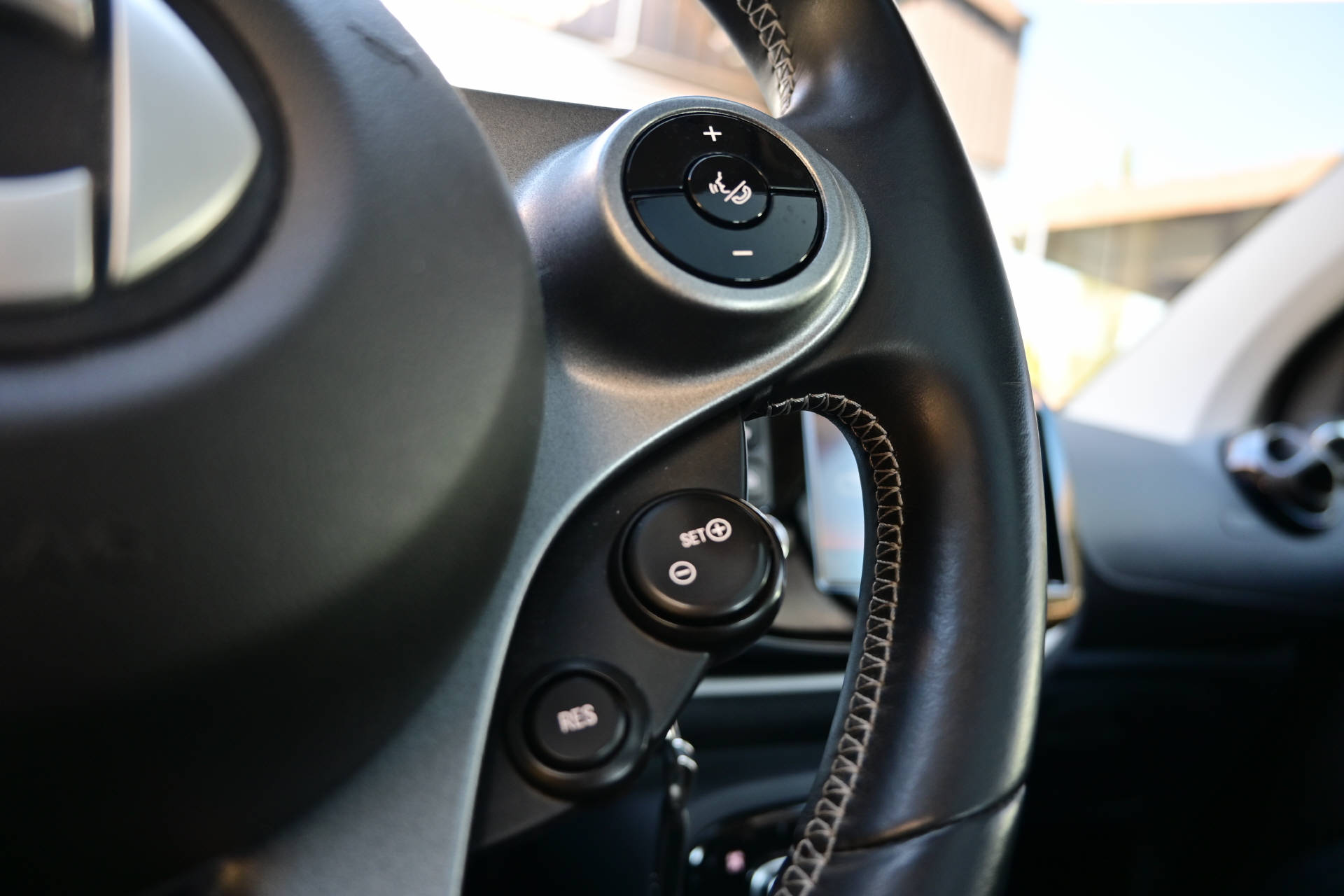 SMART Fortwo Coupé 0.9 Brabus Xclusive *Mattlackierung*Leder*-image-15