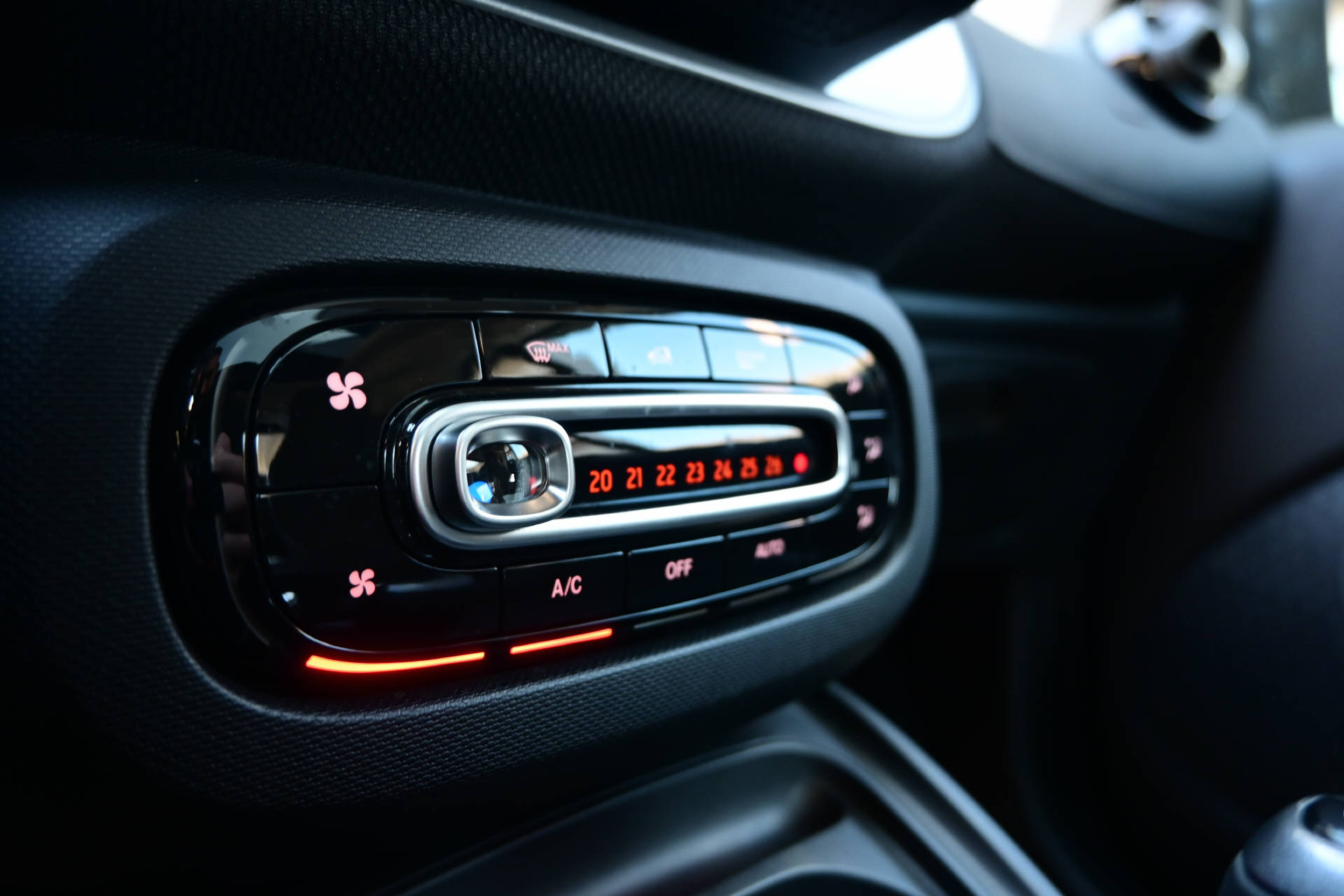 SMART Fortwo Coupé 0.9 Brabus Xclusive *Mattlackierung*Leder*-image-13