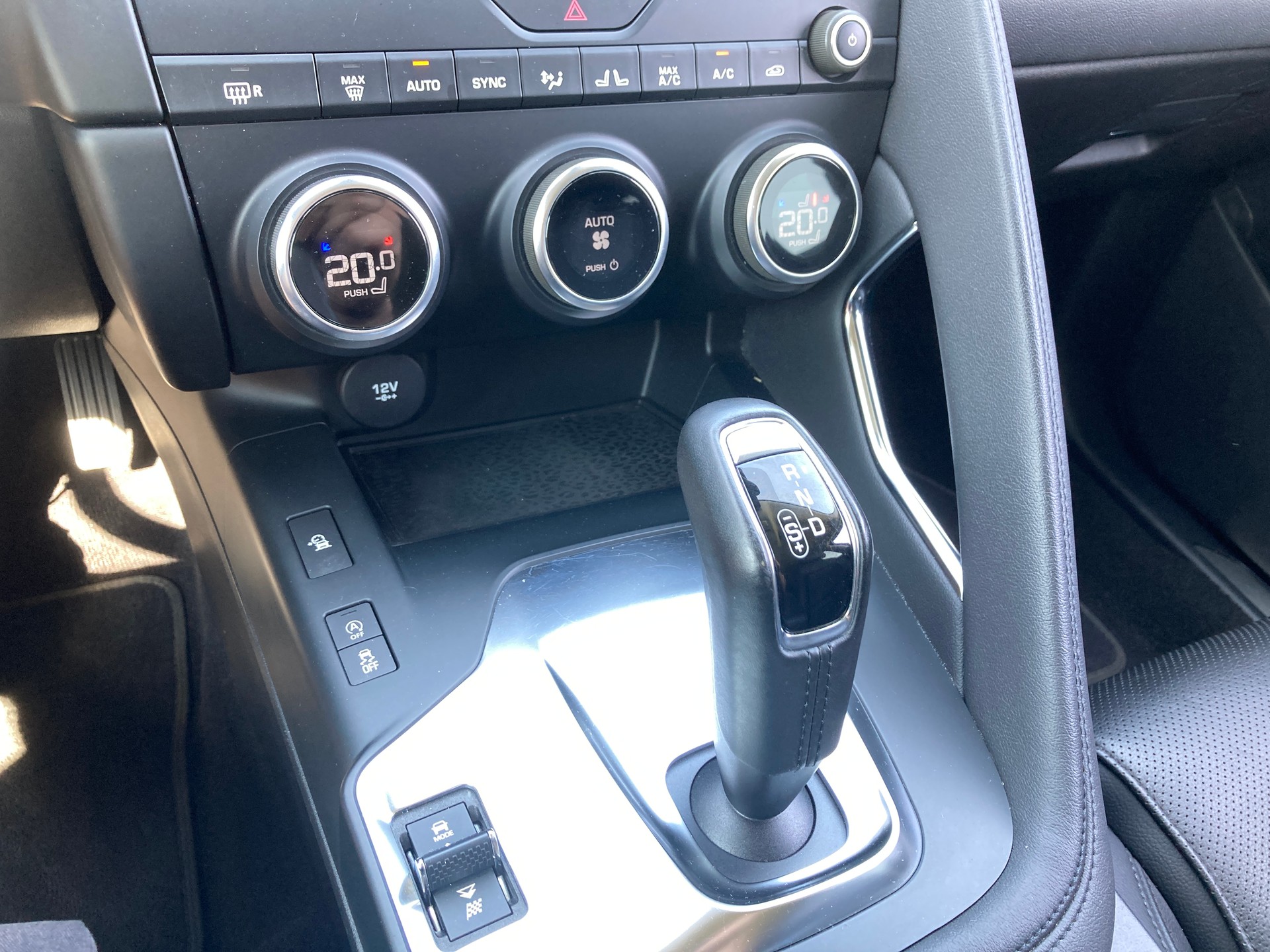 JAGUAR E-Pace 2.0d D150 AWD Automatik-image-11