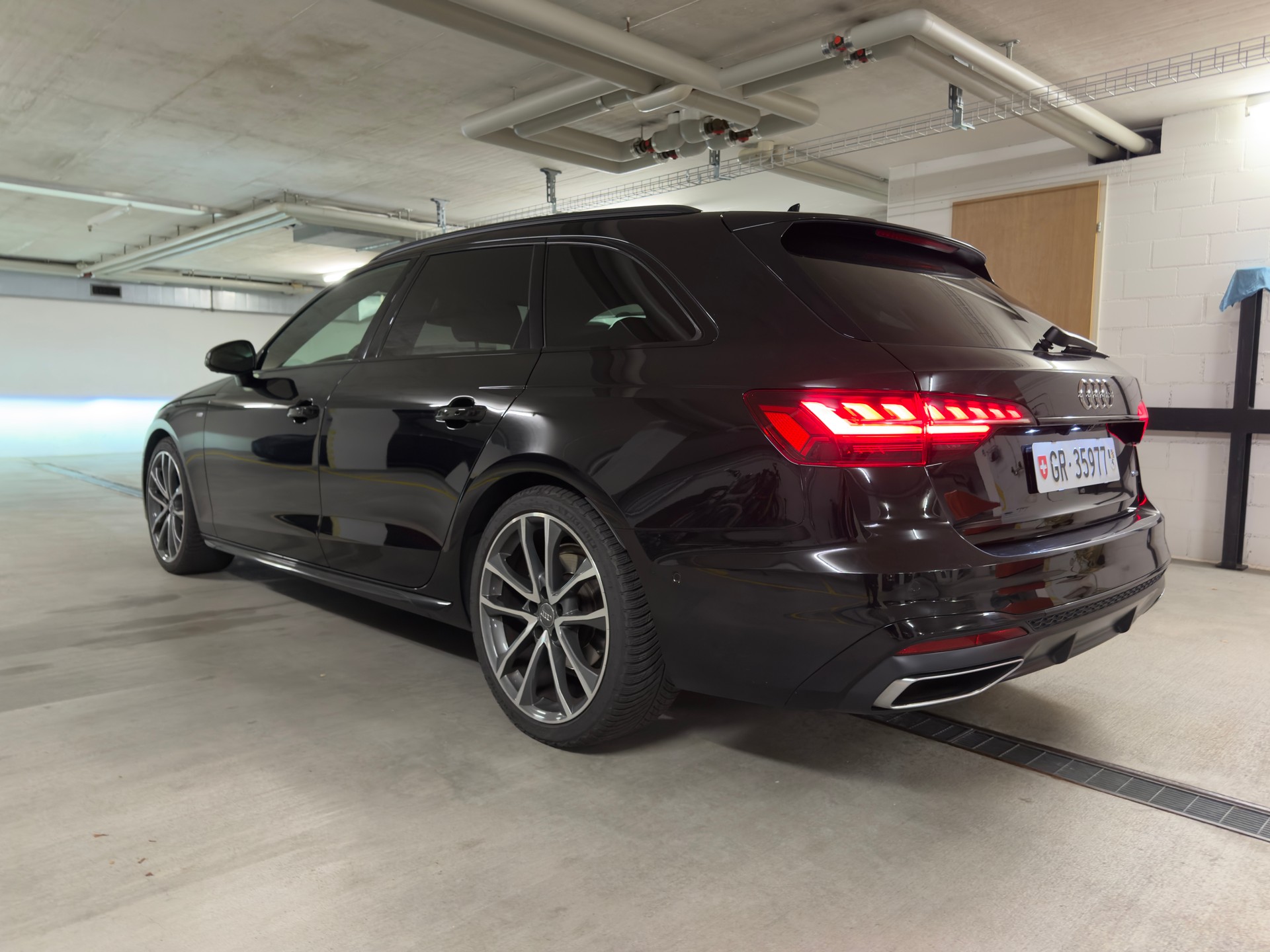 AUDI 2.0 40 TDI S Line Attraction quattro S-Tronic-image-2