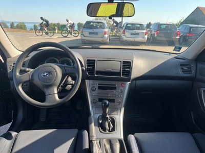 SUBARU Legacy 2.0i AWD Swiss-image-10