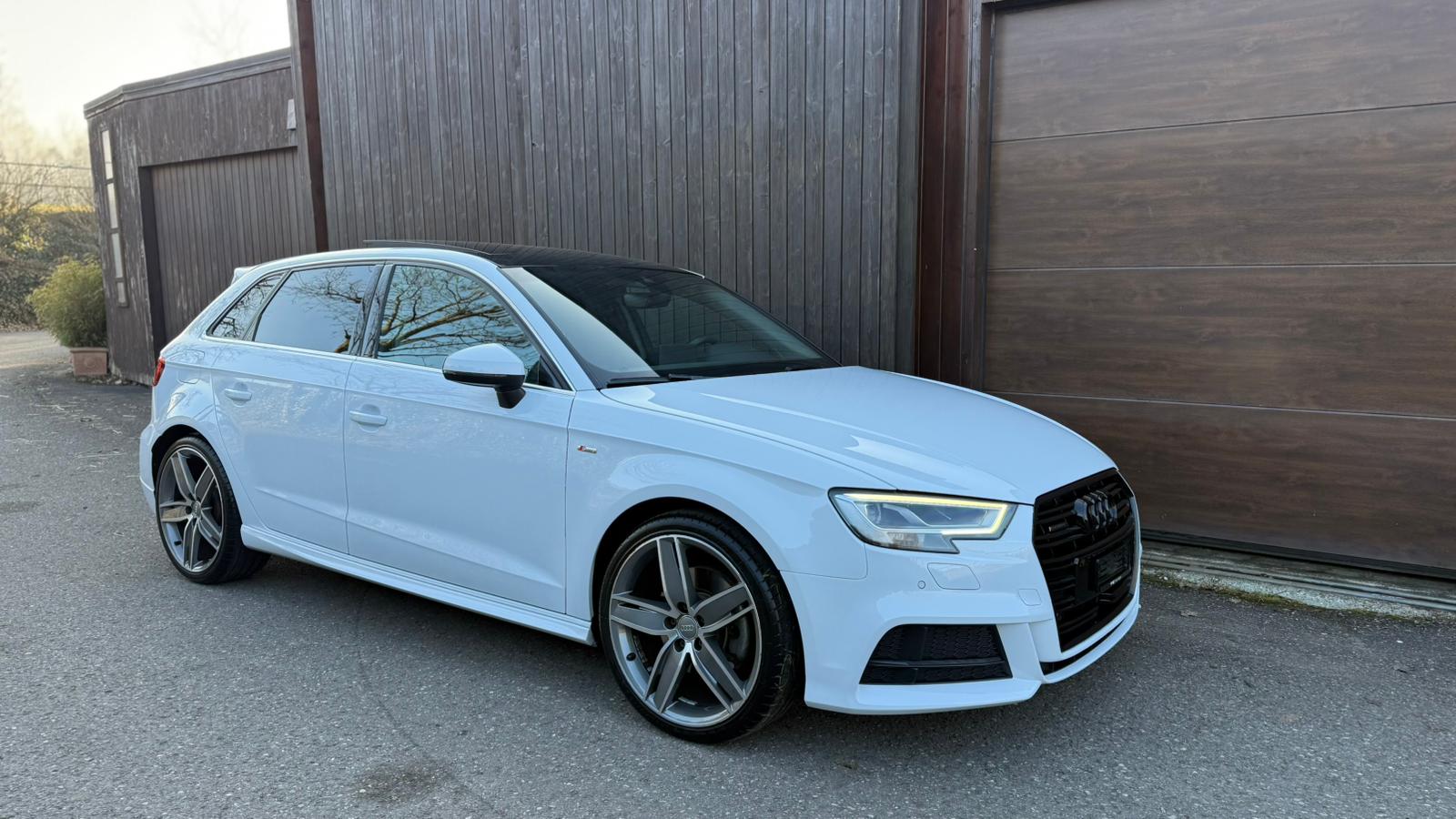 AUDI 2.0 TDI 184 Design qu. S-Tr.-image-2