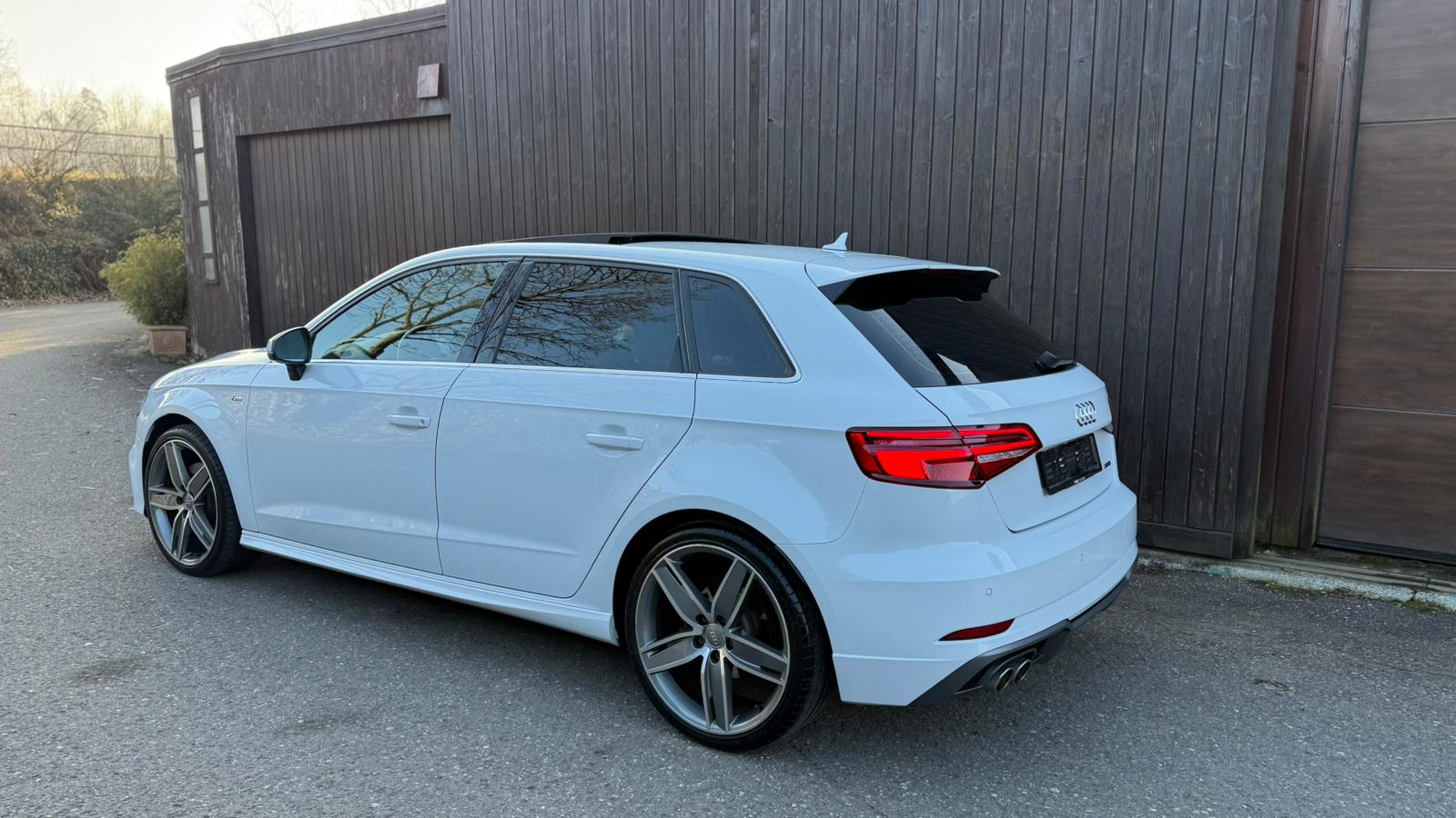 AUDI 2.0 TDI 184 Design qu. S-Tr.-image-0