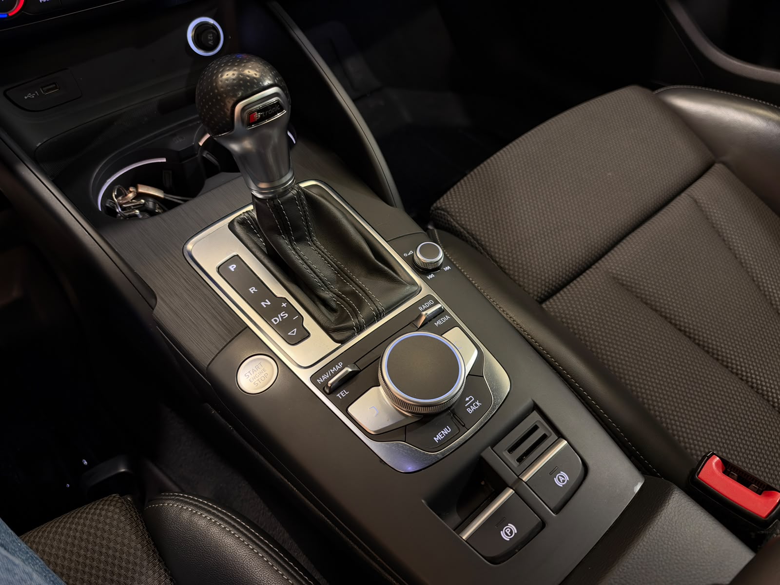 AUDI A3 Limousine 35 TDI Sport S-tronic-image-14