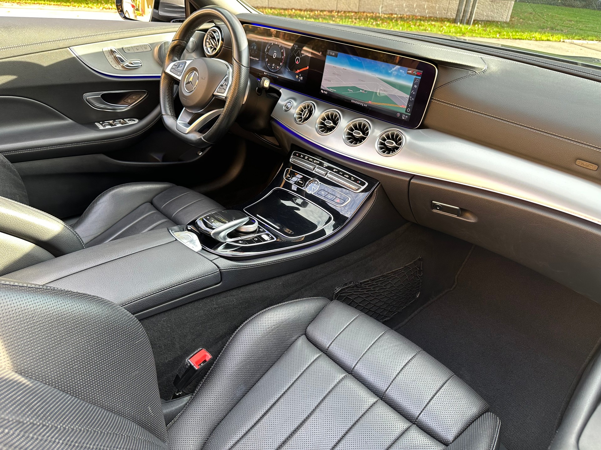 MERCEDES-BENZ E 400 Cabriolet AMG Line 4 Matic 9G-Tronic-image-8