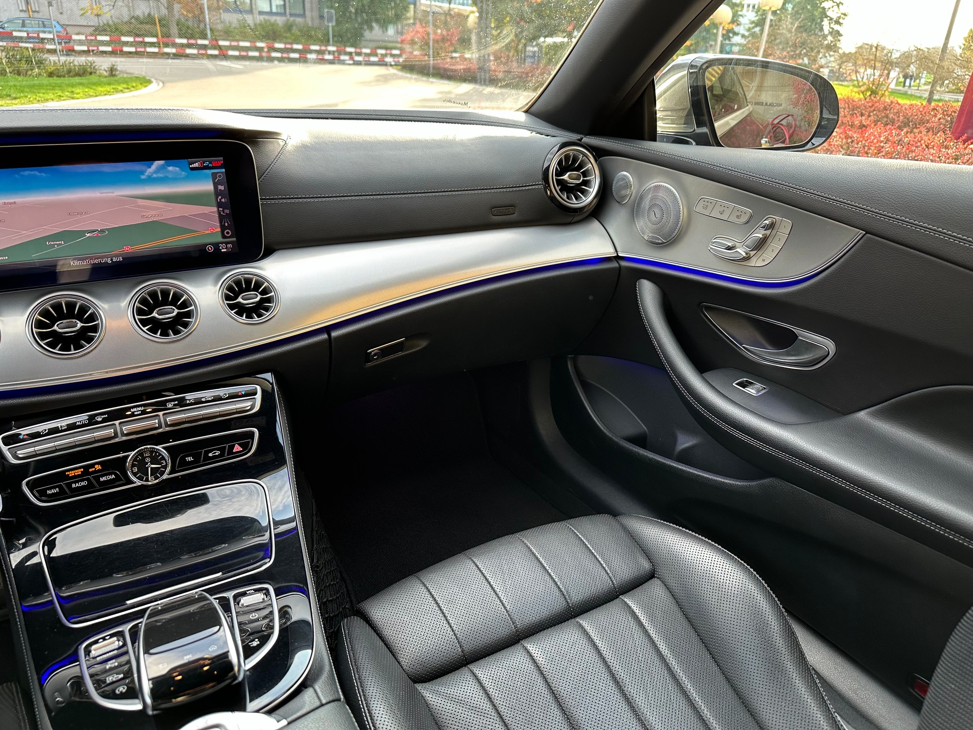 MERCEDES-BENZ E 400 Cabriolet AMG Line 4 Matic 9G-Tronic-image-11