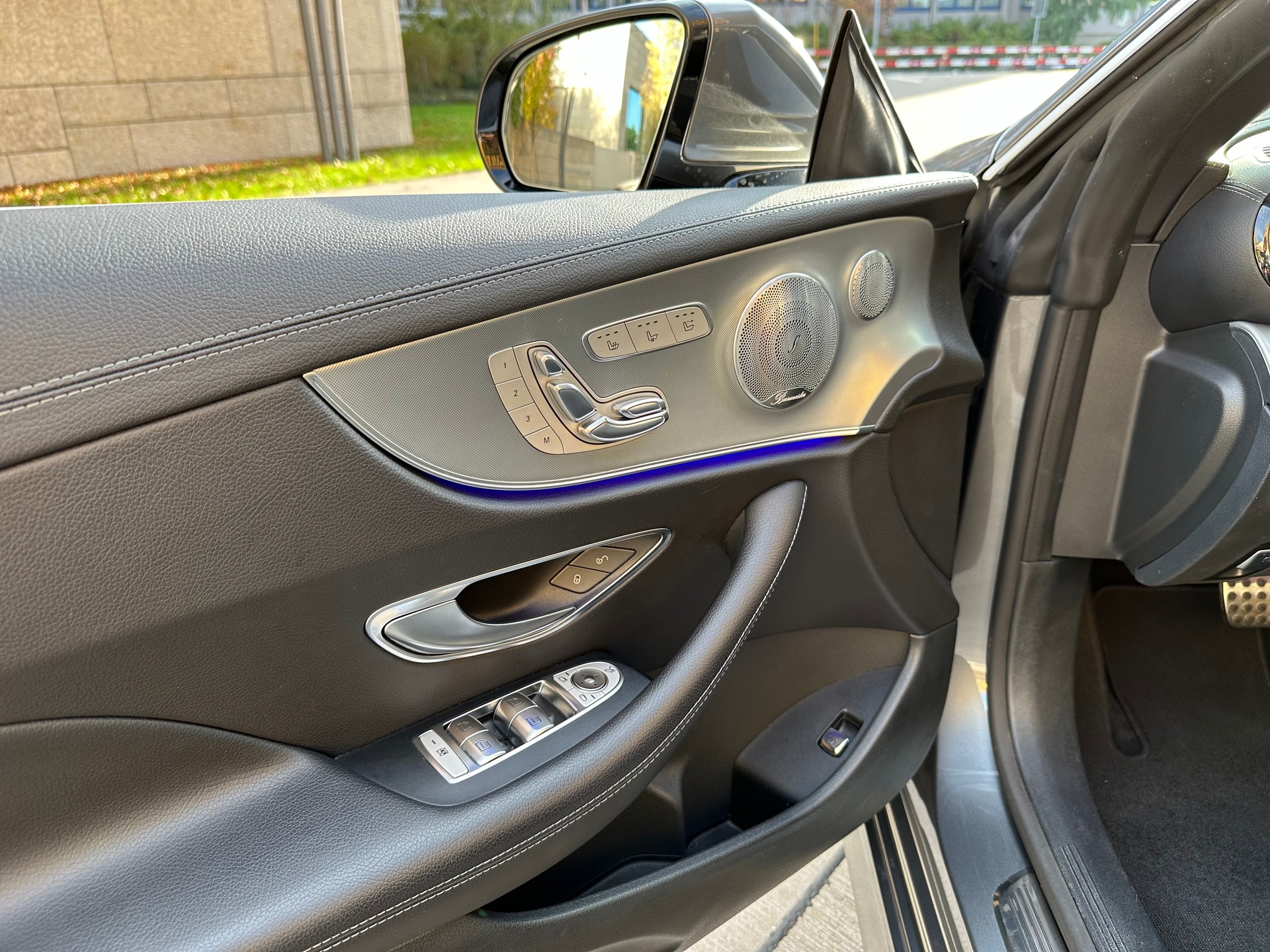 MERCEDES-BENZ E 400 Cabriolet AMG Line 4 Matic 9G-Tronic-image-6