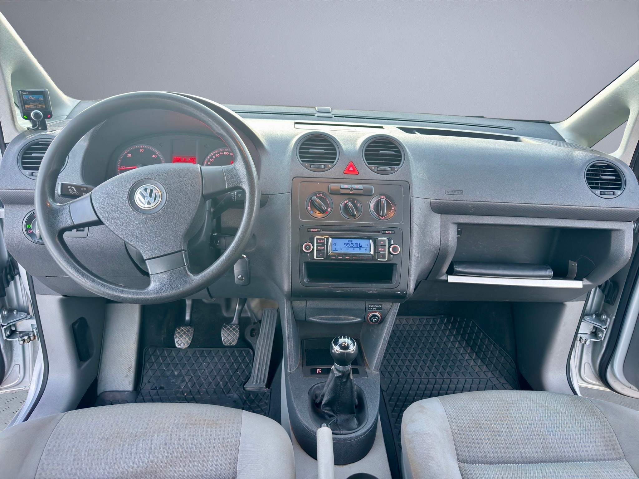 VW Caddy Maxi Life 2.0TDI 140 PS, 7 Plätze, AHK — slika 17