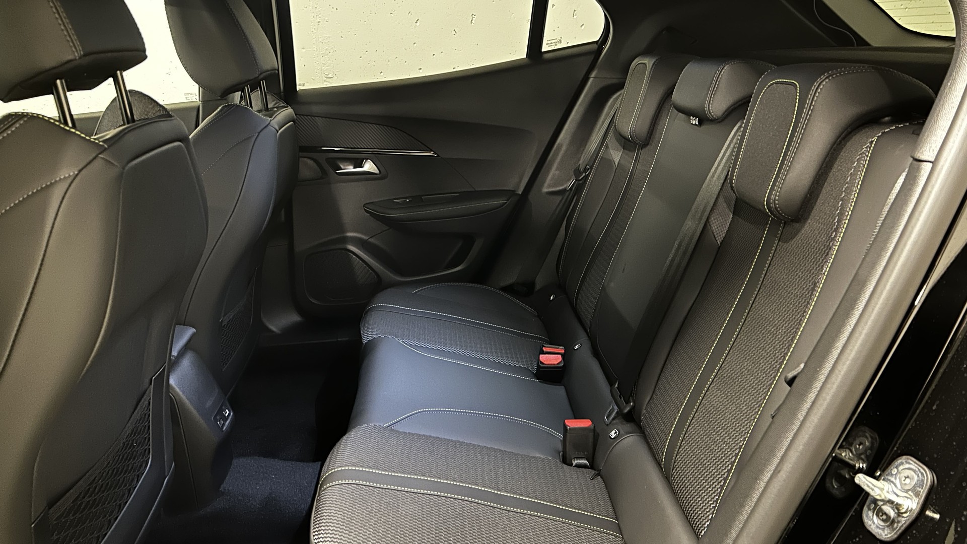 PEUGEOT 2008 1.2 Hybrid GT-image-13