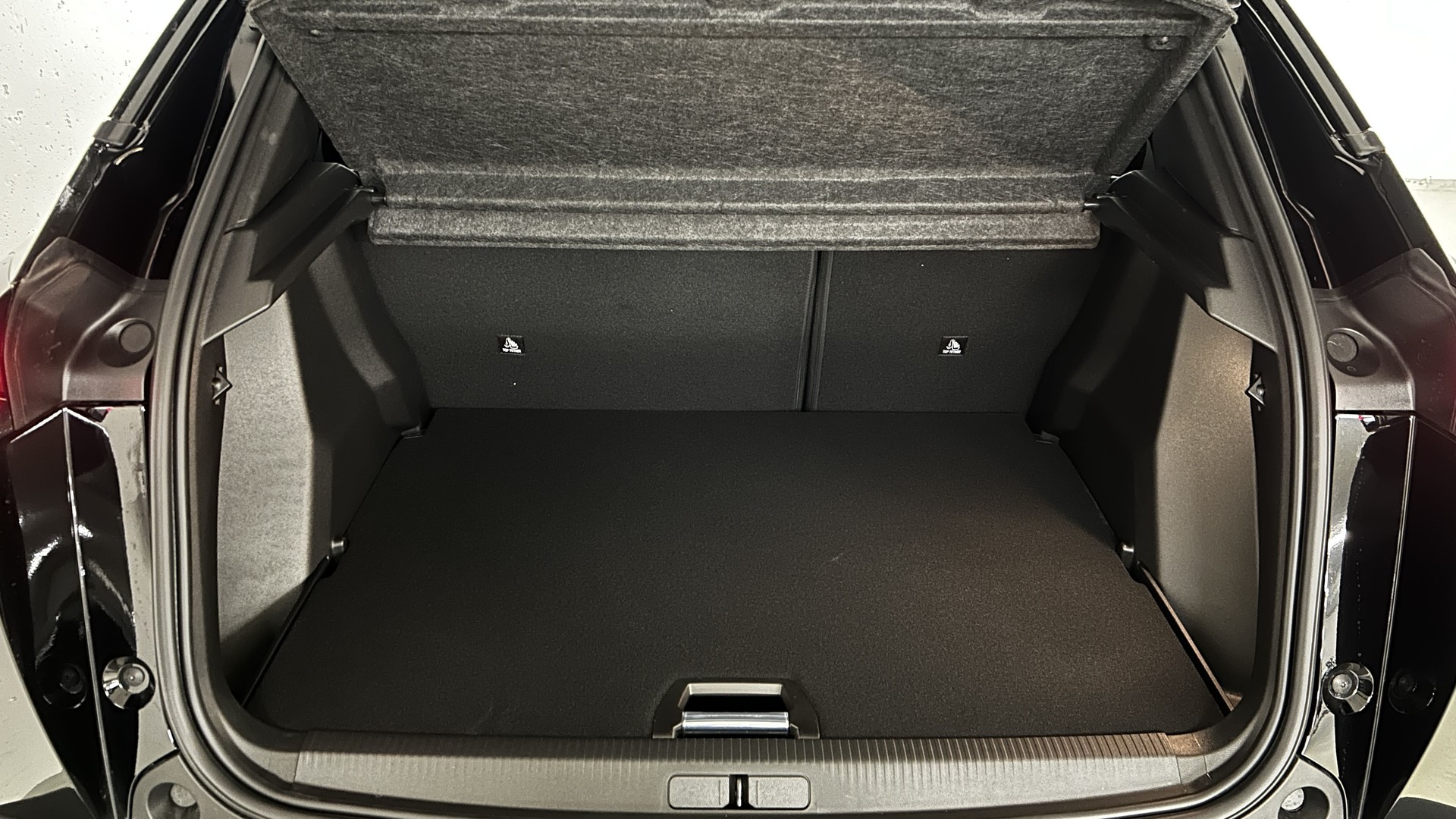 PEUGEOT 2008 1.2 Hybrid GT-image-15