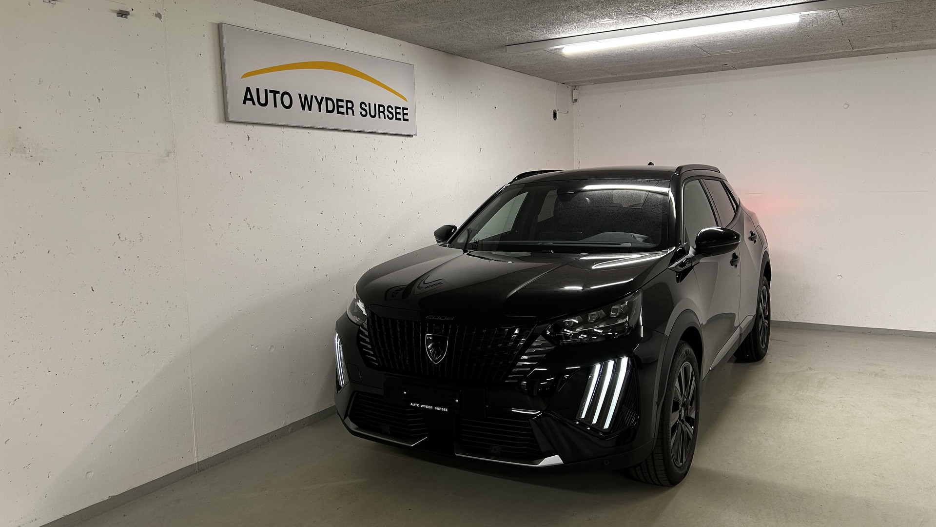 PEUGEOT 2008 1.2 Hybrid GT-image-1