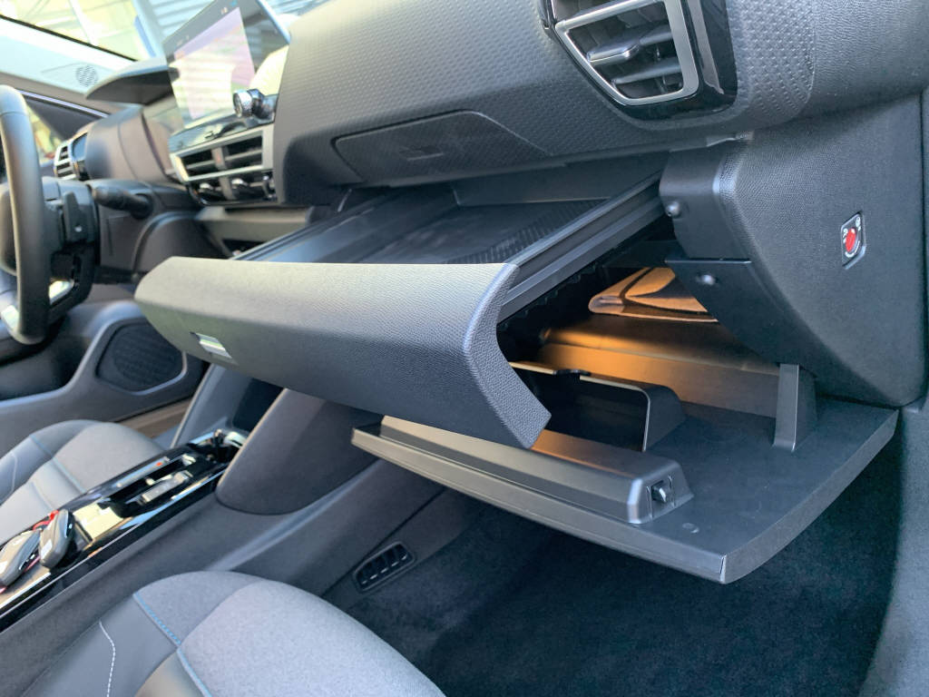 CITROEN C4 Hybrid 145ch Automatique MAX-image-11