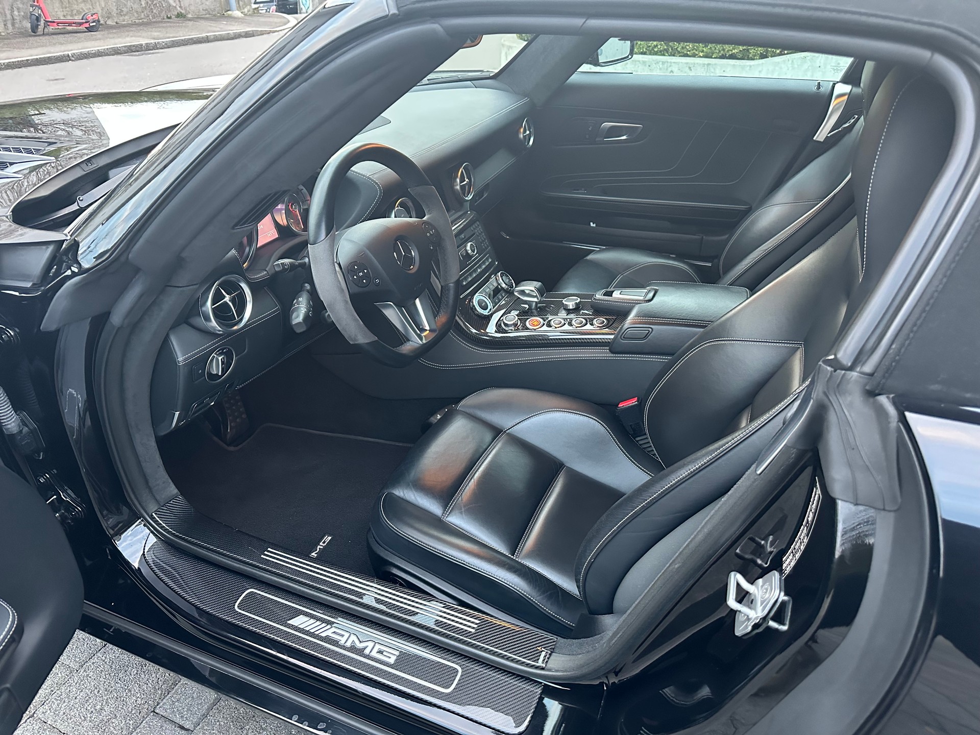 MERCEDES-BENZ SLS 63 AMG Speedshift-image-2