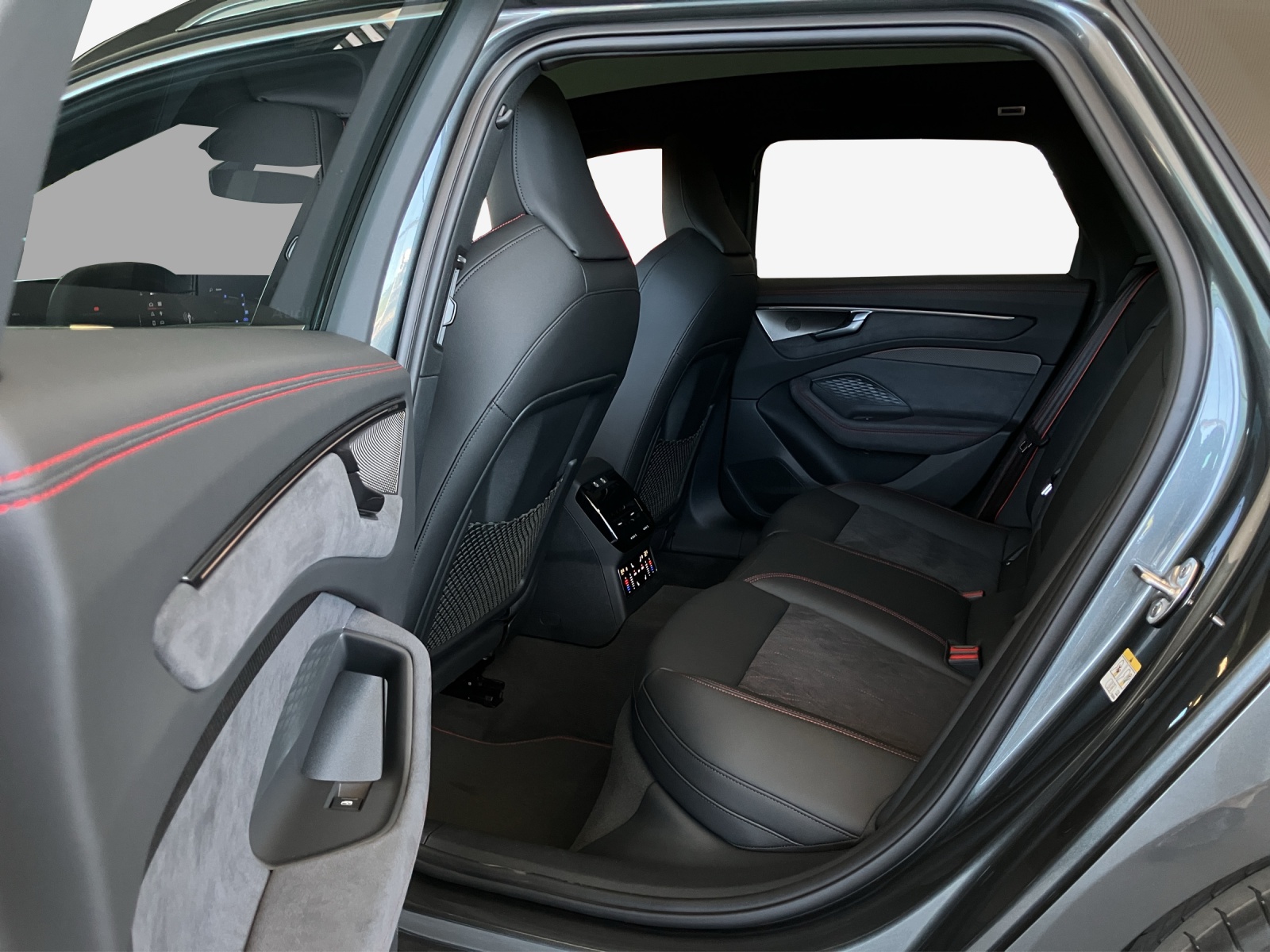 AUDI A6 Avant TFSI quattro 270 kW S tronic-image-11