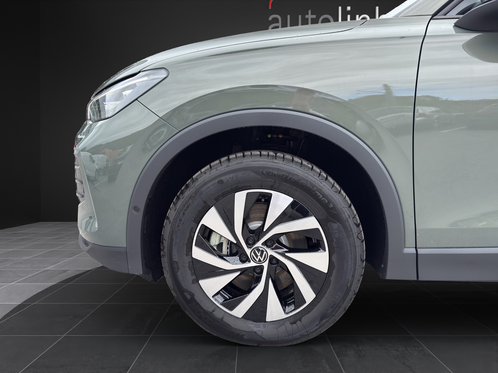 VW Tiguan 2.0 TDI SCR Elegance 4Motion DSG-image-13