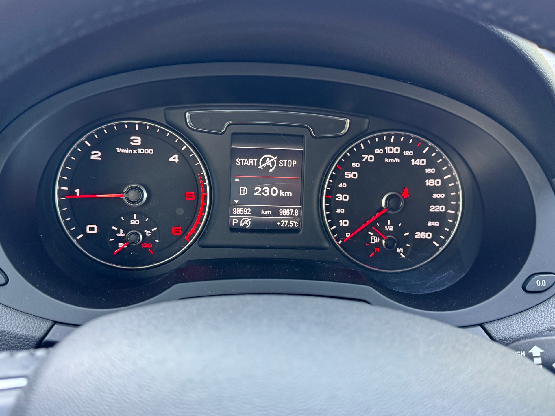 AUDI Q3 2.0 TDI design quattro S-tronic-image-7