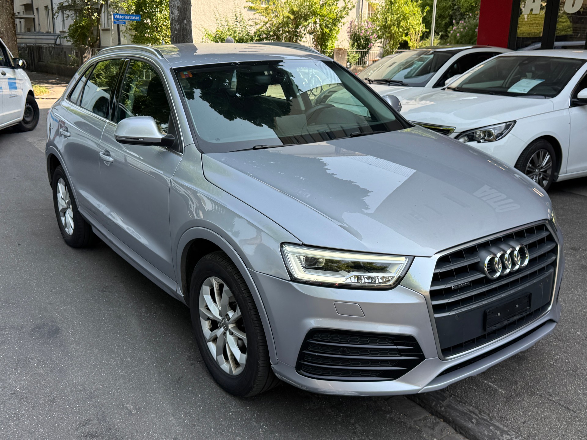 AUDI Q3 2.0 TDI design quattro S-tronic-image-2