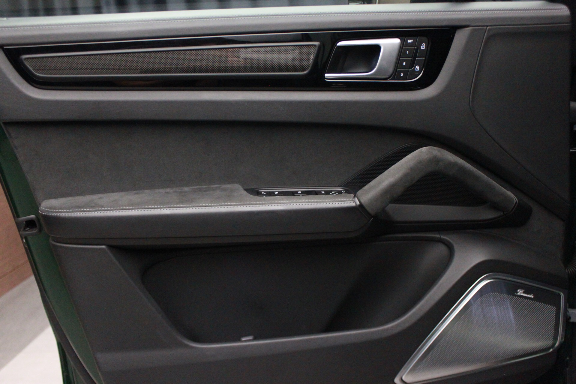 PORSCHE Cayenne Turbo GT-image-17