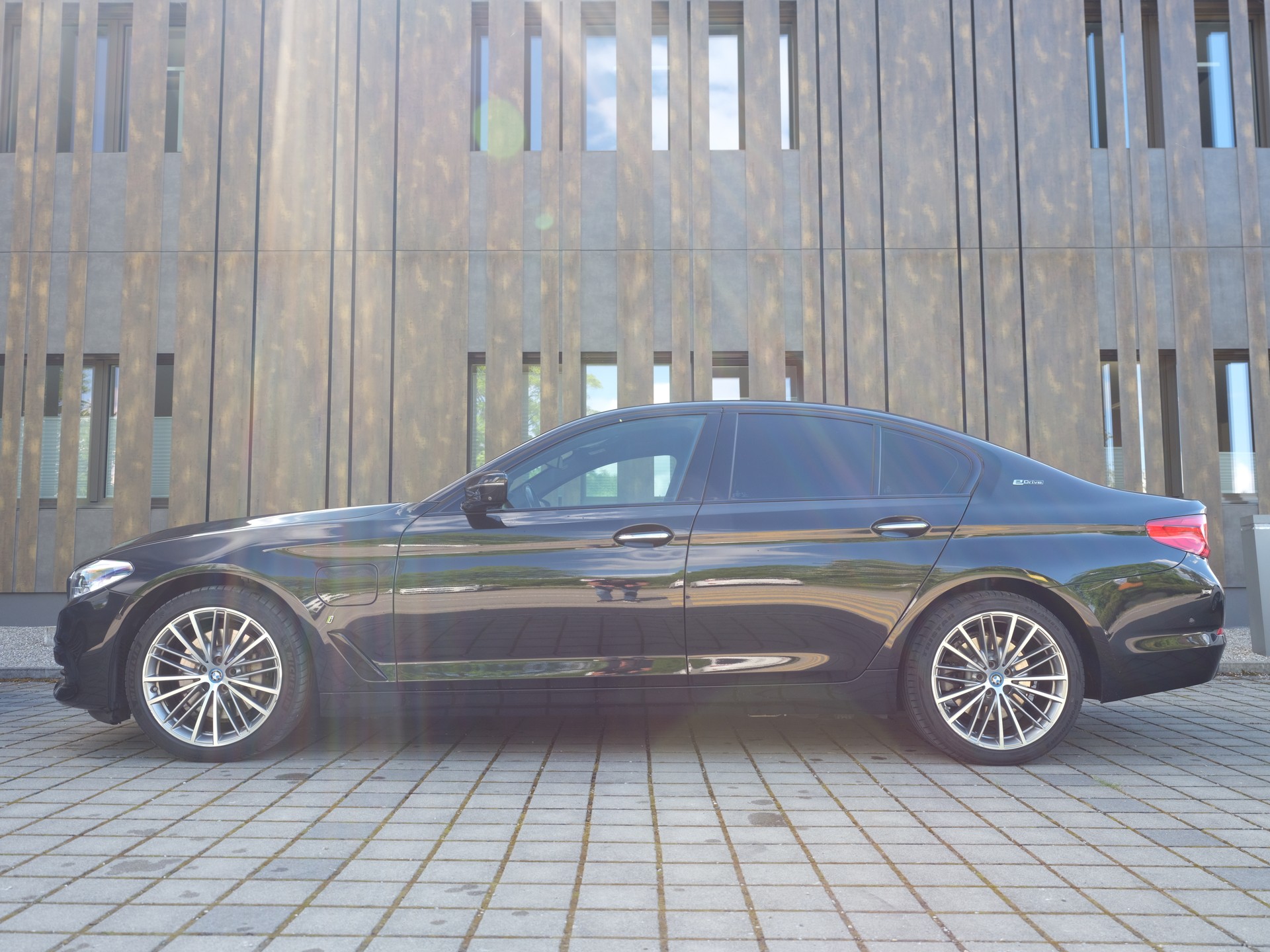 BMW 530e iPerformance Luxury Line Steptronic-image-3