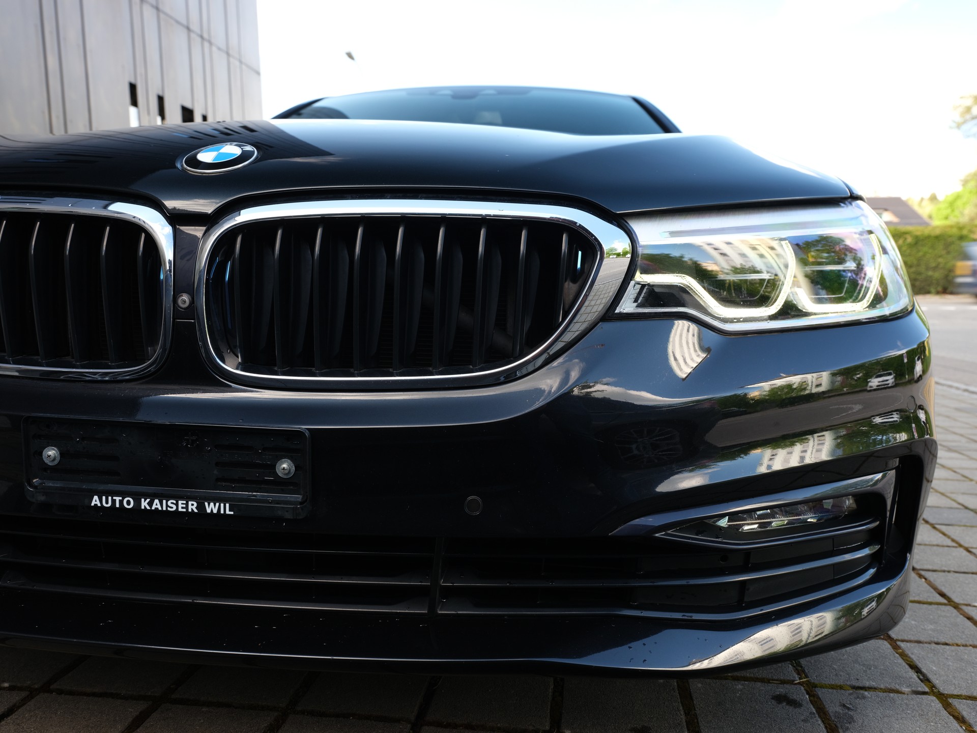 BMW 530e iPerformance Luxury Line Steptronic-image-5