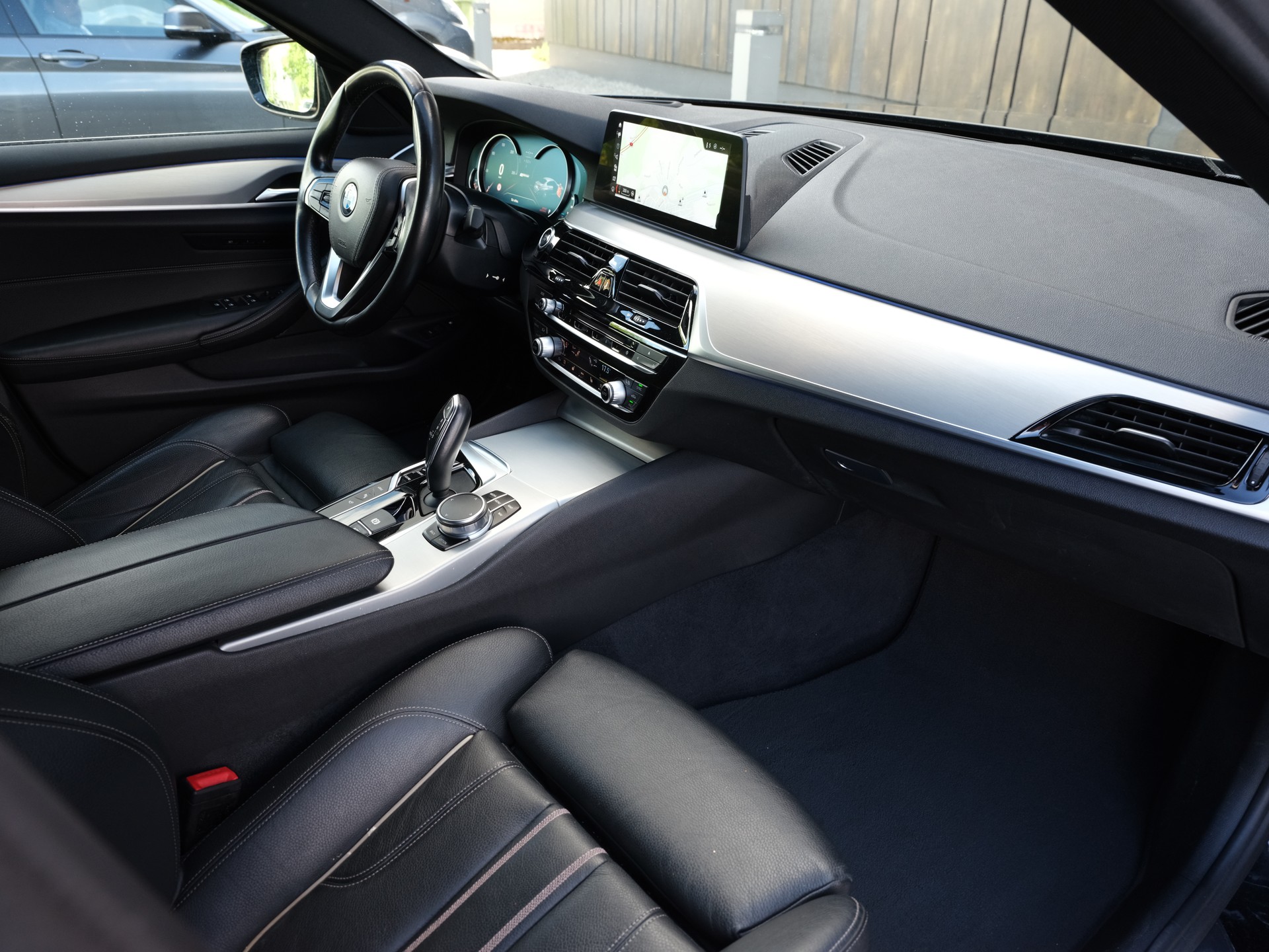 BMW 530e iPerformance Luxury Line Steptronic-image-23