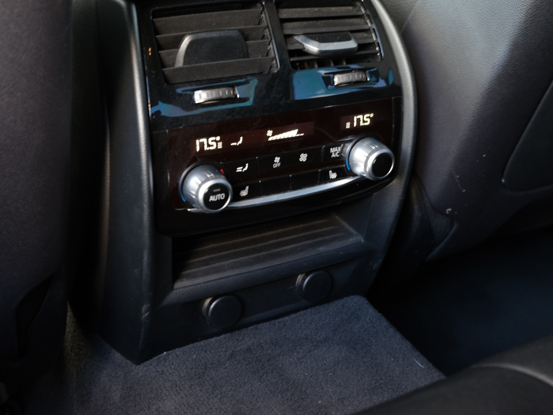 BMW 530e iPerformance Luxury Line Steptronic-image-22