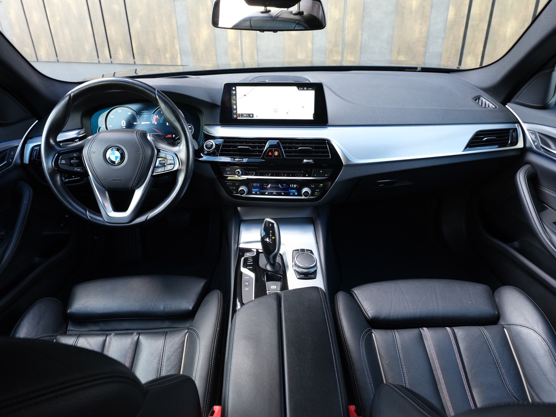 BMW 530e iPerformance Luxury Line Steptronic-image-14