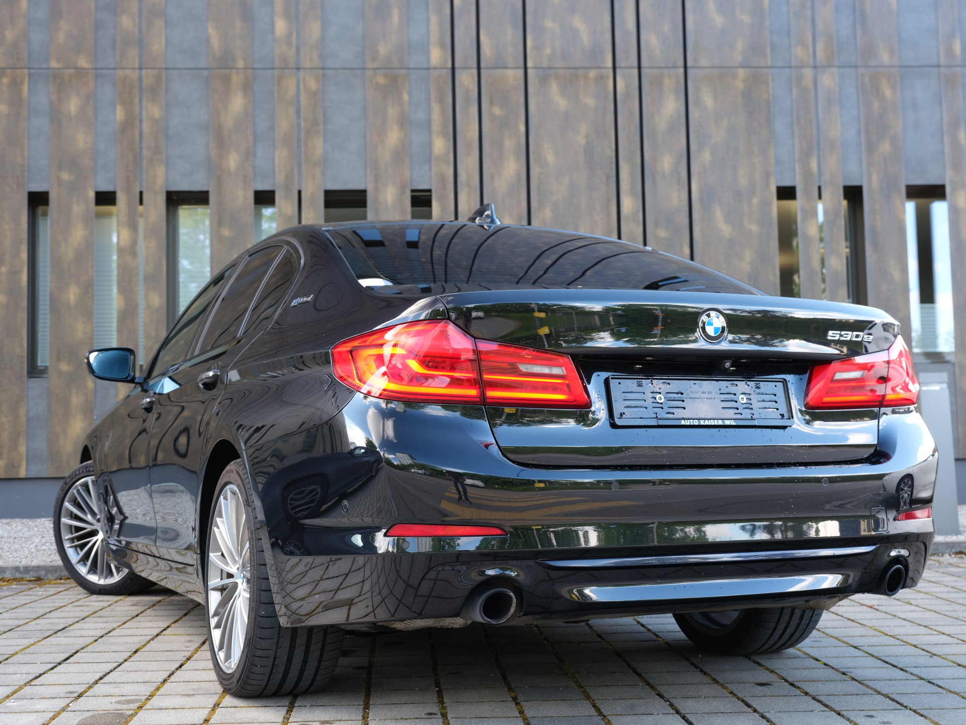 BMW 530e iPerformance Luxury Line Steptronic-image-8