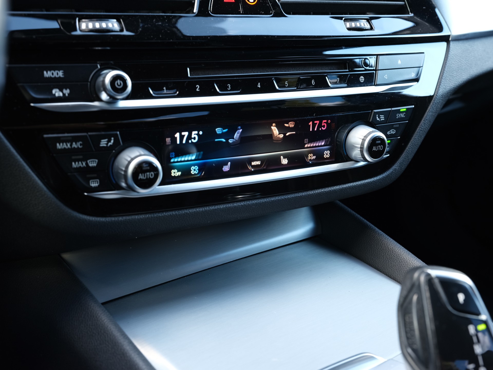 BMW 530e iPerformance Luxury Line Steptronic-image-17