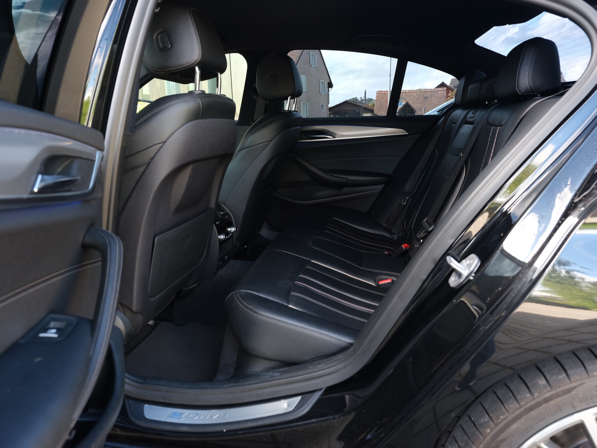 BMW 530e iPerformance Luxury Line Steptronic-image-21
