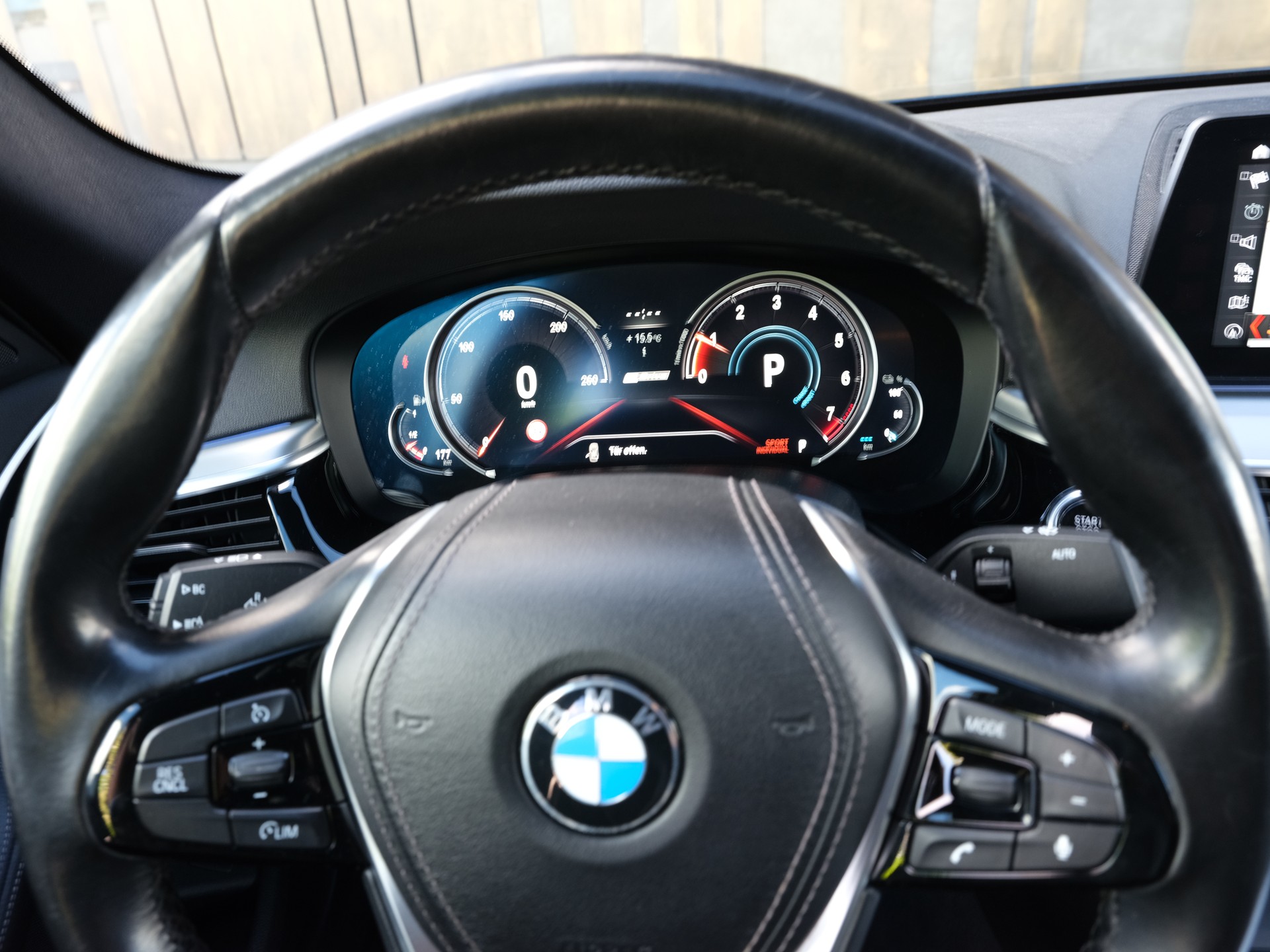 BMW 530e iPerformance Luxury Line Steptronic-image-16