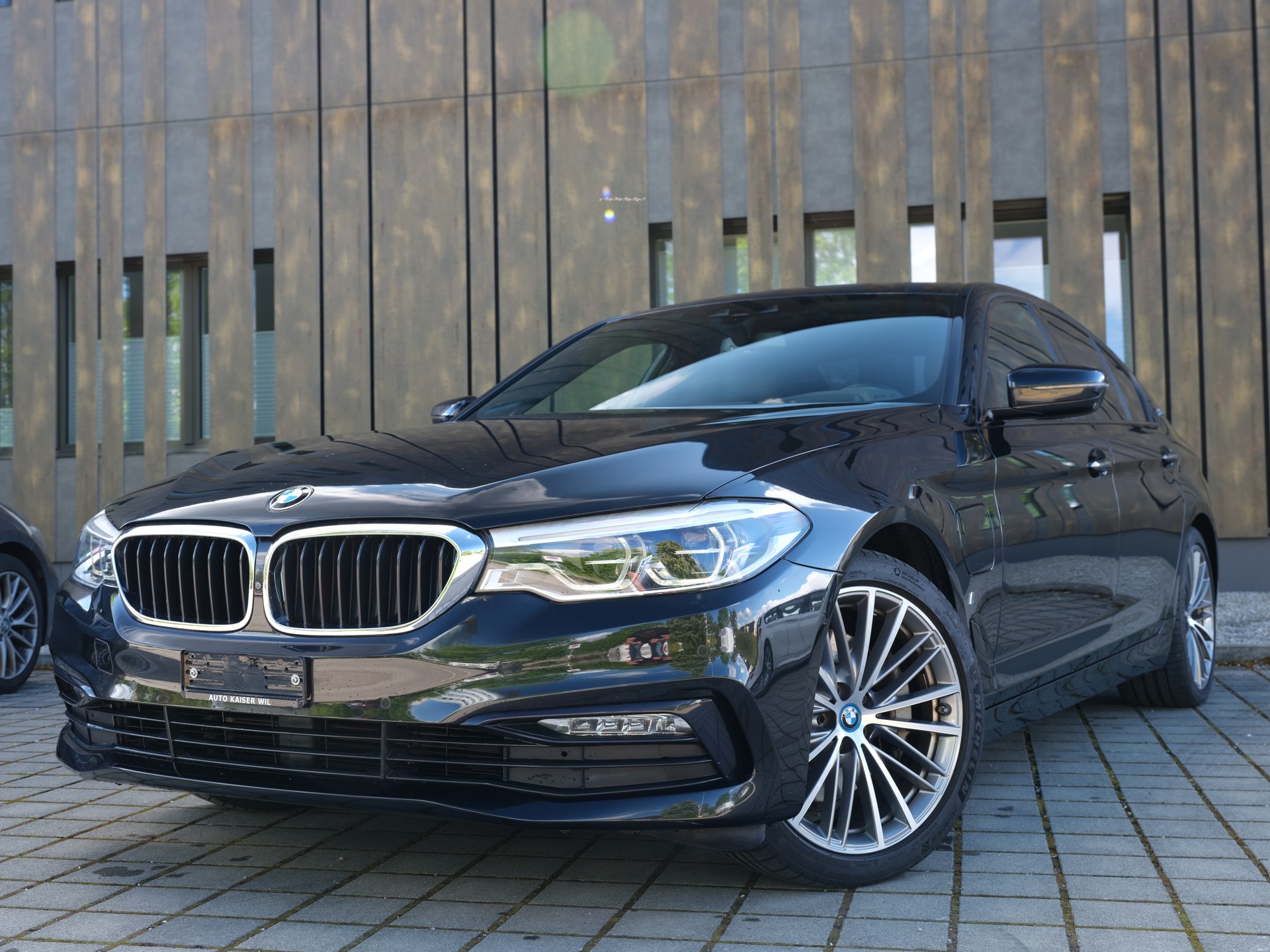 BMW 530e iPerformance Luxury Line Steptronic-image-0