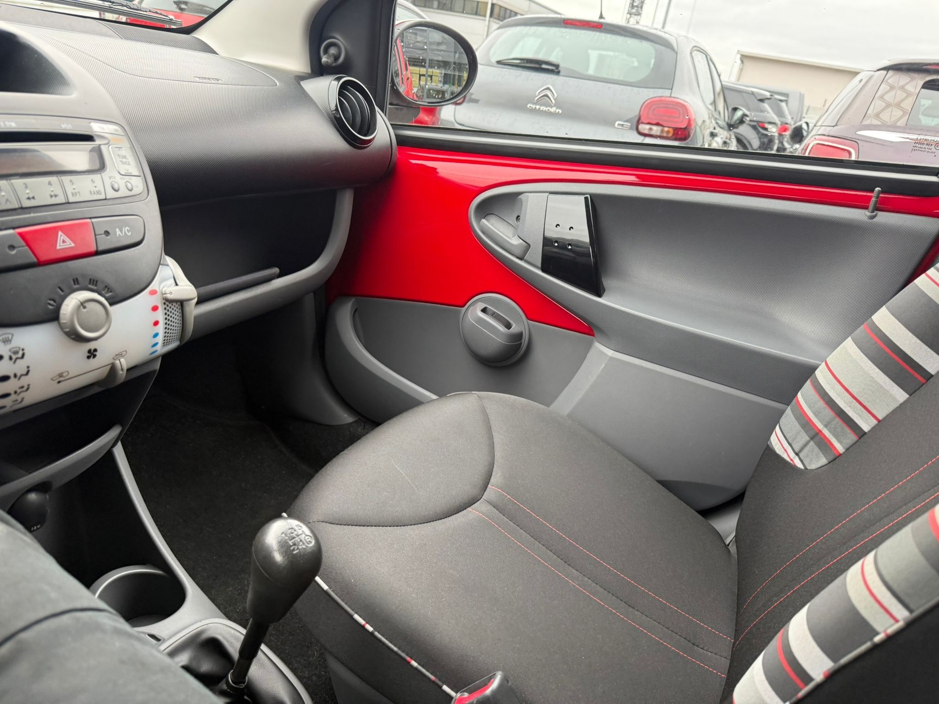 CITROEN C1 1.0i Chic-image-19