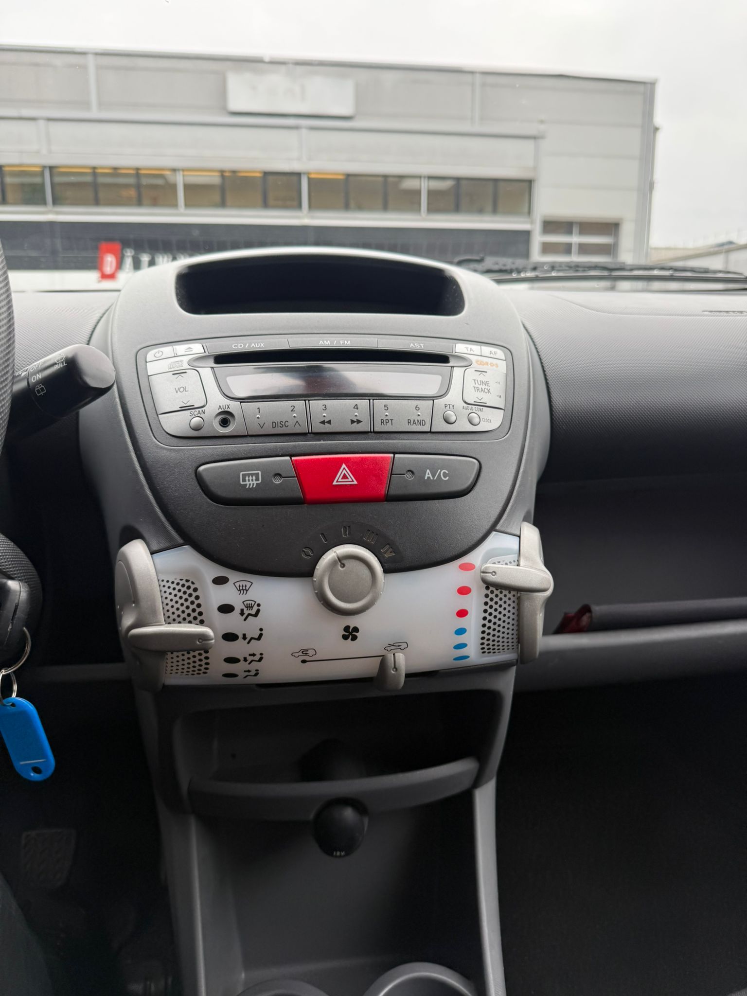CITROEN C1 1.0i Chic-image-17