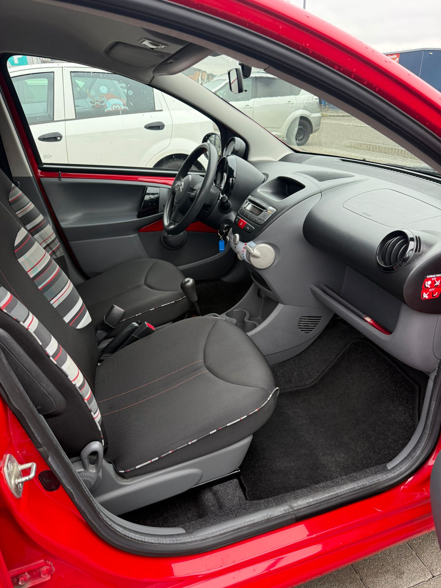 CITROEN C1 1.0i Chic-image-15