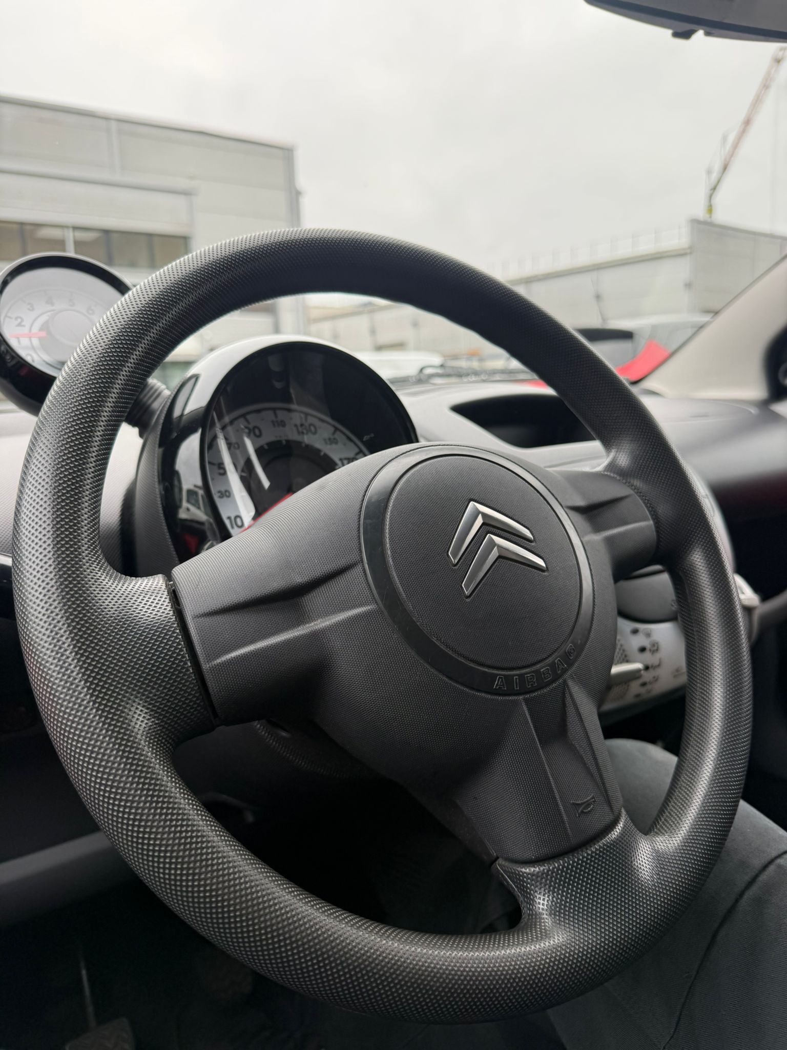 CITROEN C1 1.0i Chic-image-13