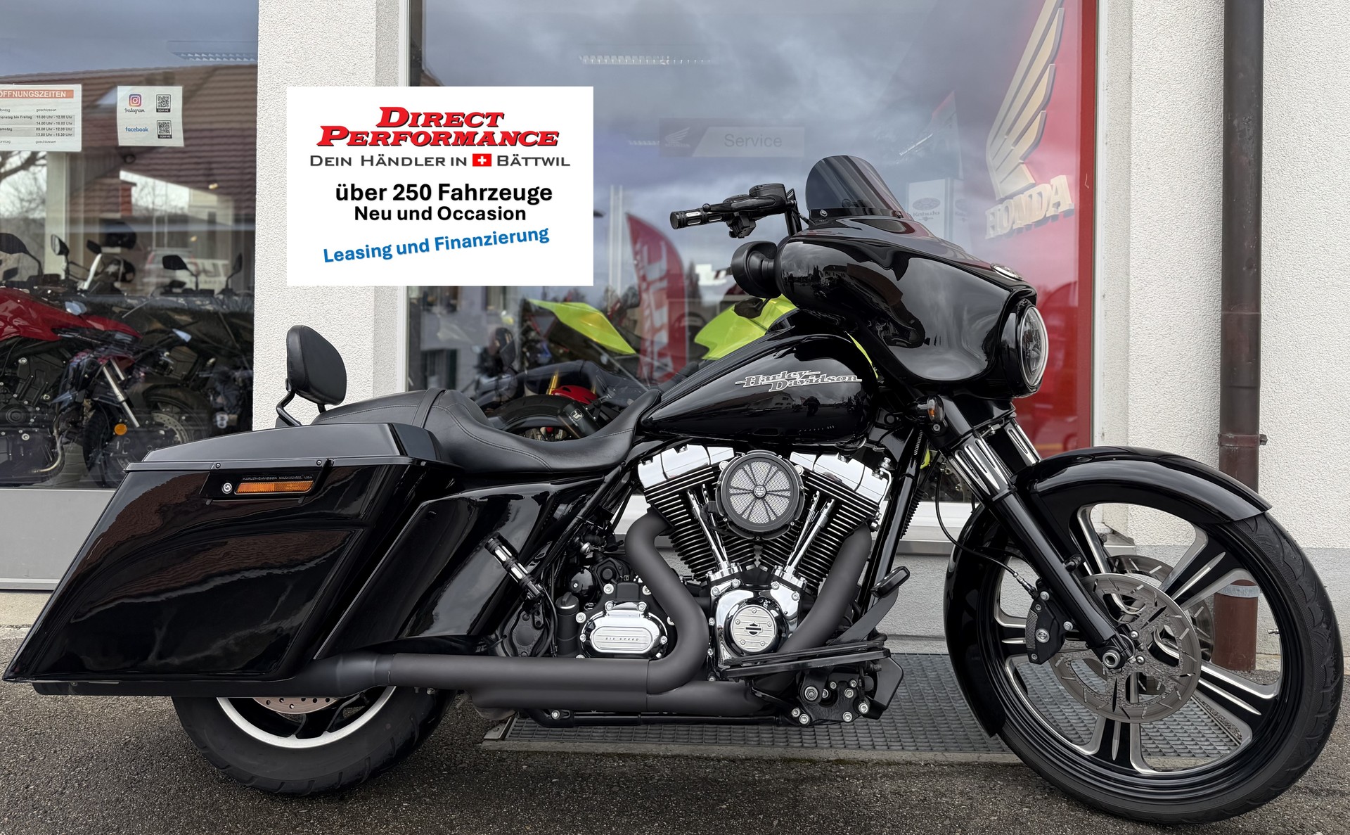 HARLEY-DAVIDSON FLHX Street Glide ABS-showroom-element-1