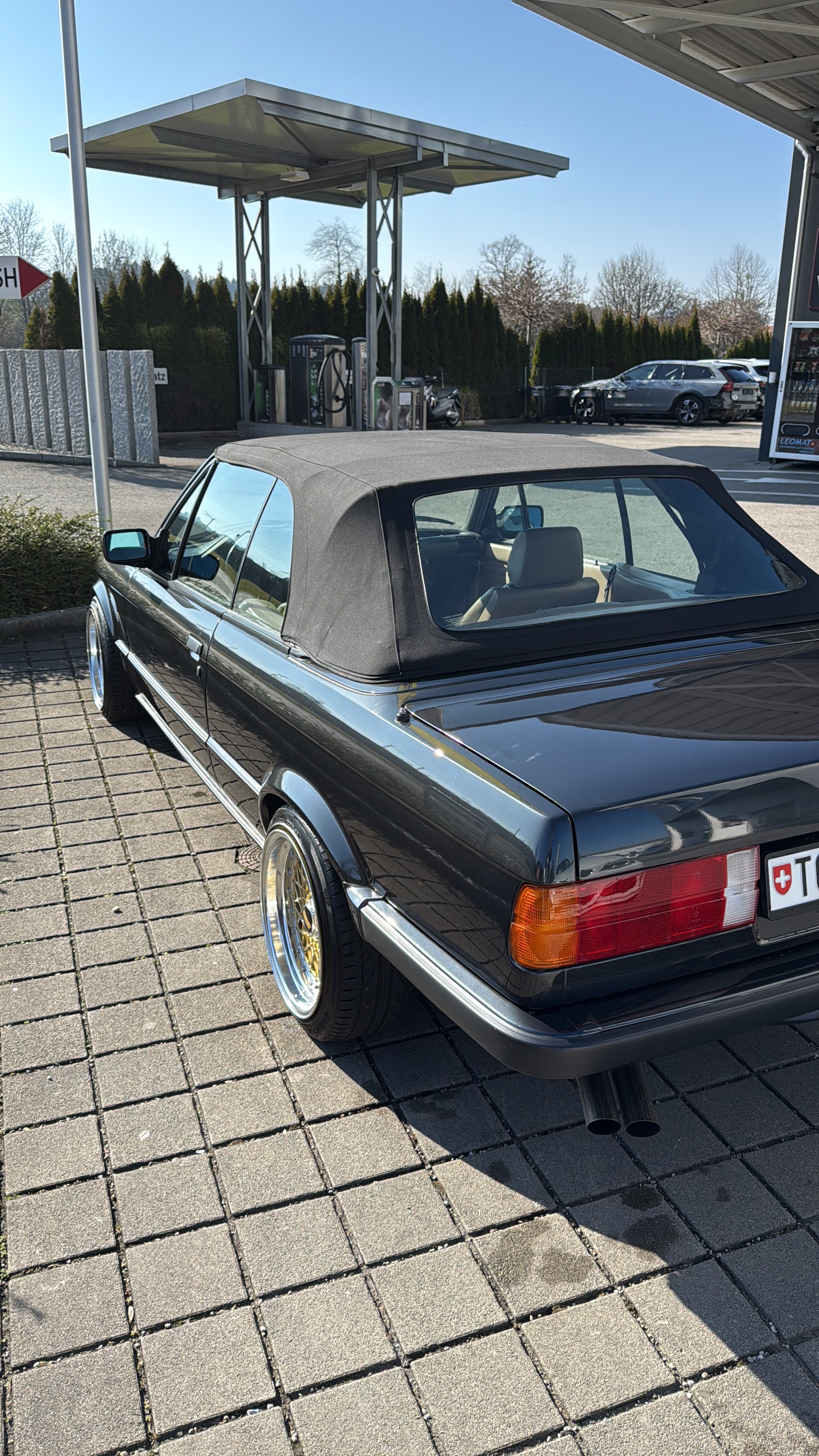 BMW 325i Cabrio-image-3