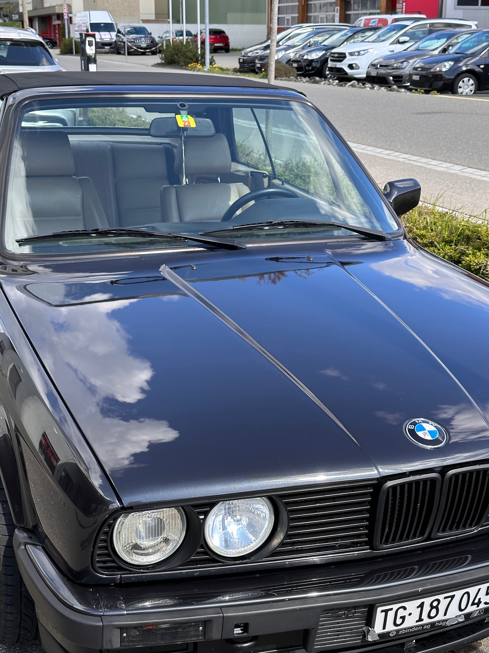 BMW 325i Cabrio-image-12