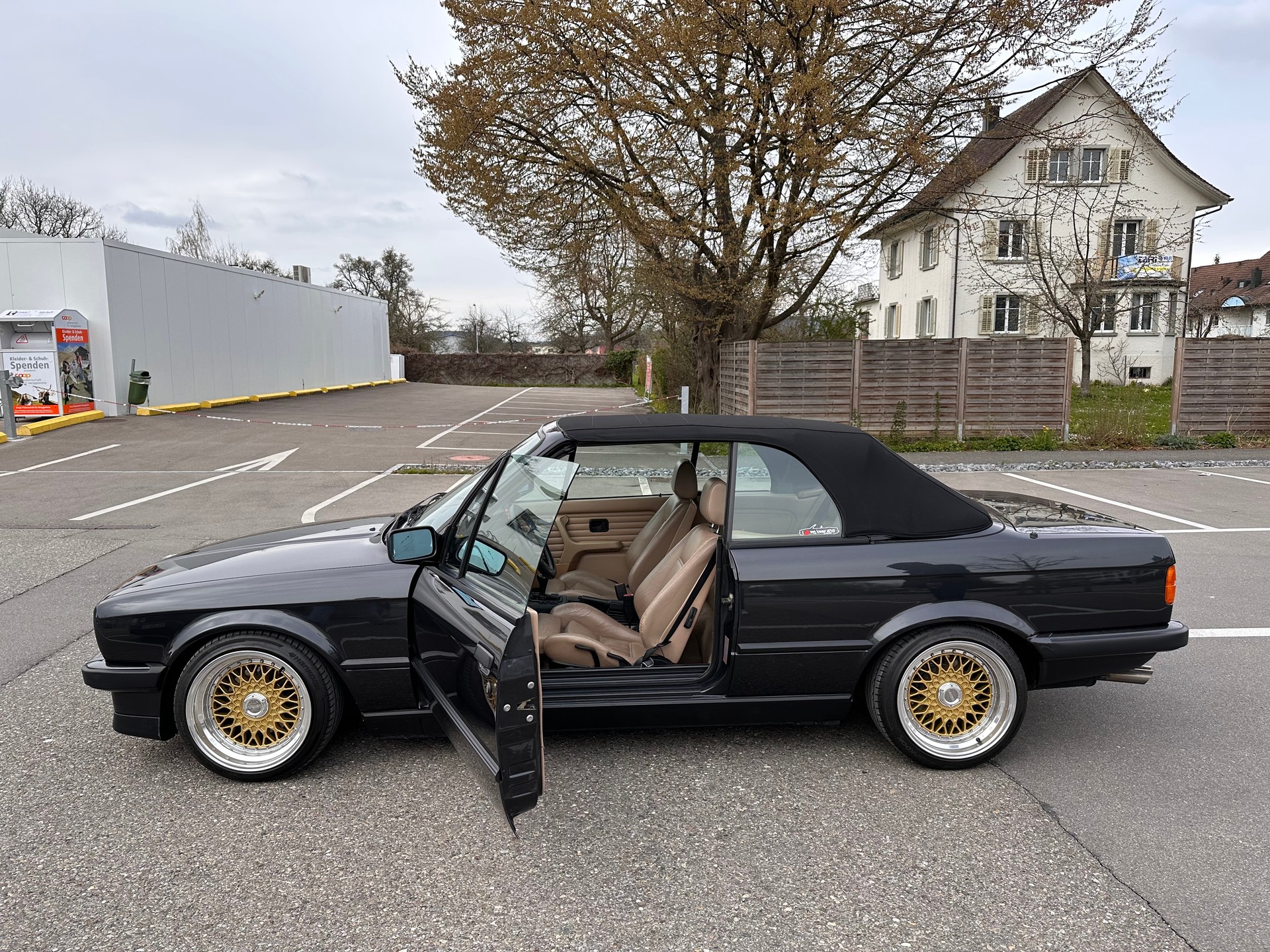 BMW 325i Cabrio-image-15