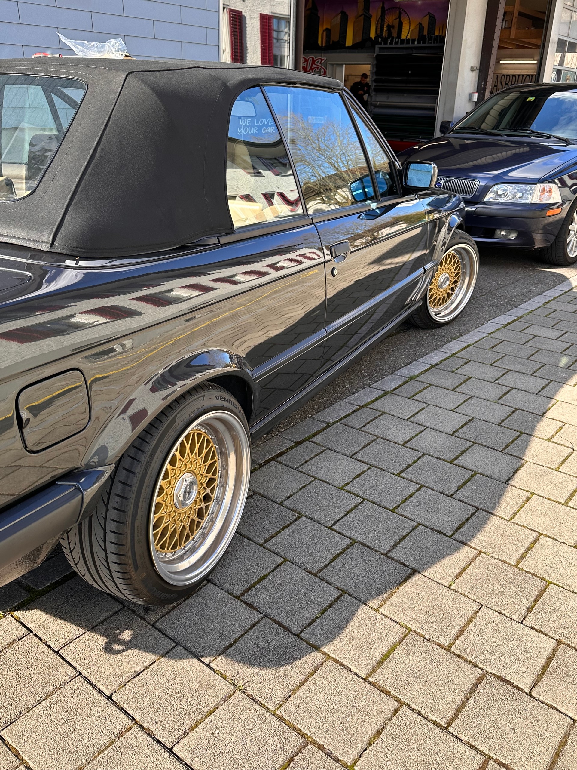 BMW 325i Cabrio-image-13