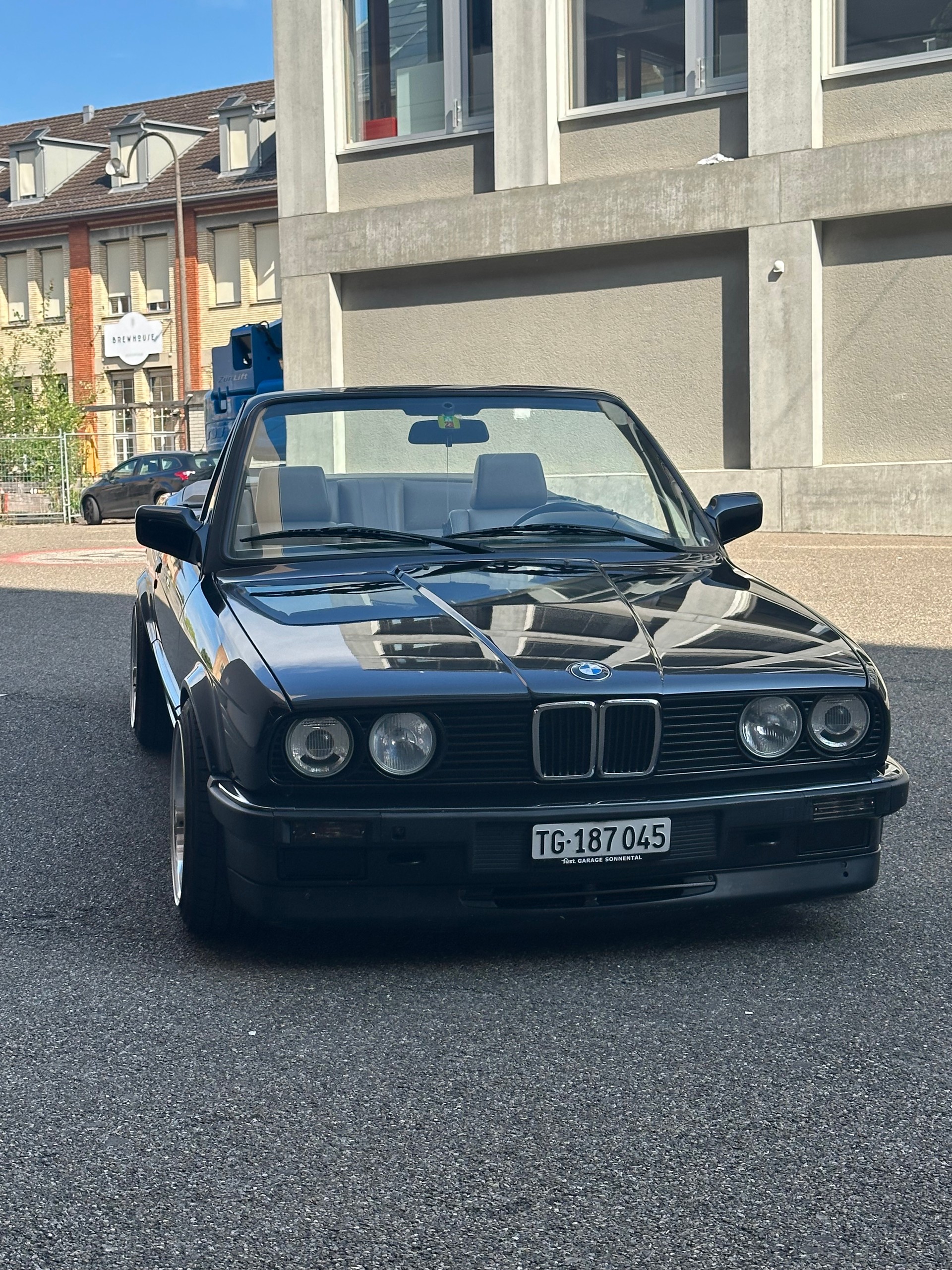 BMW 325i Cabrio-image-8
