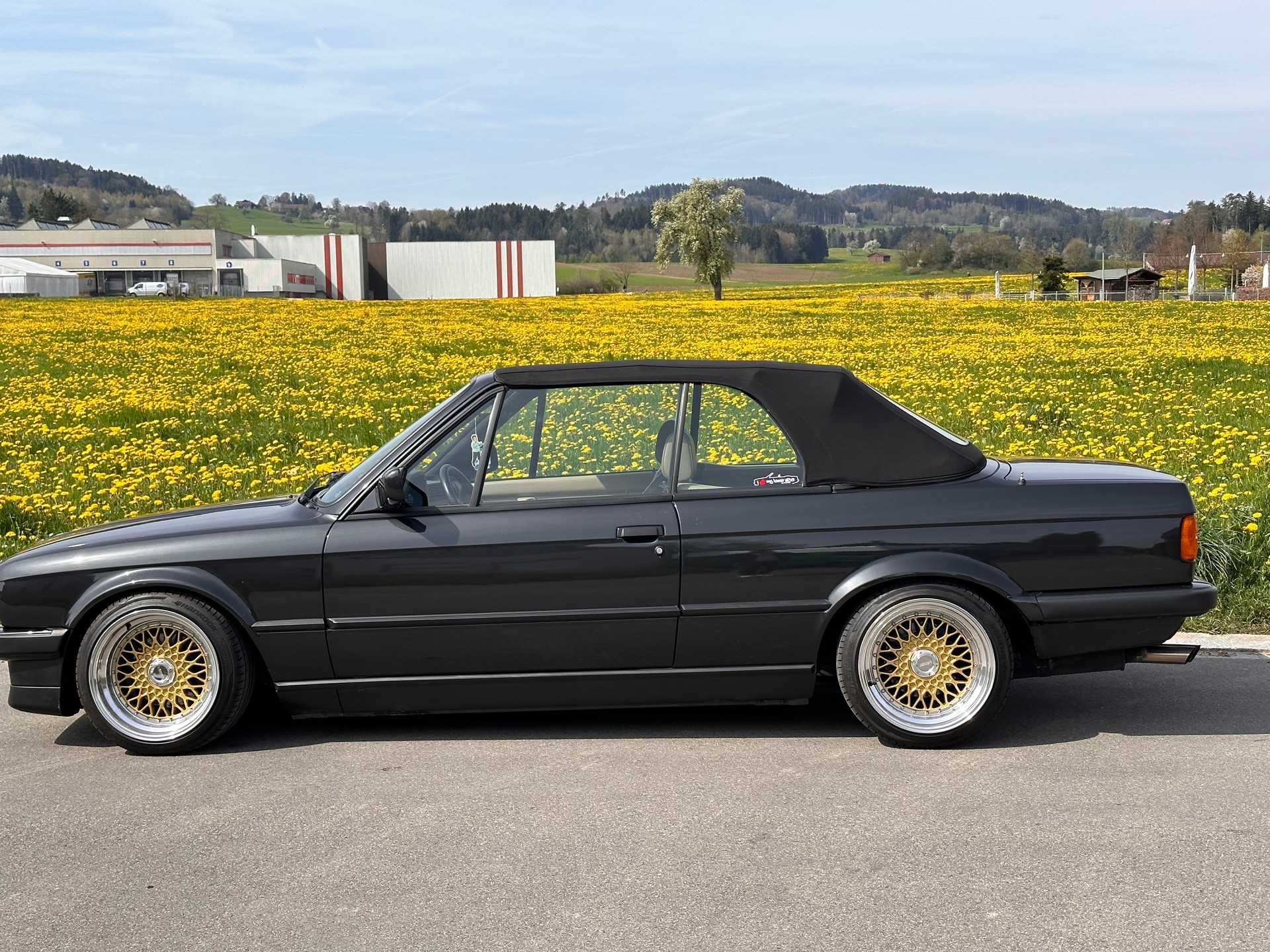 BMW 325i Cabrio-image-4