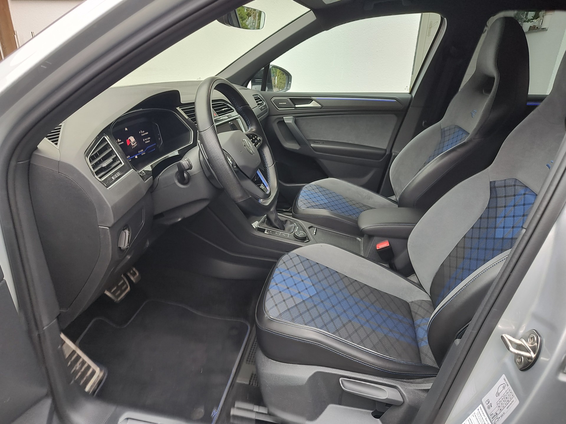 VW Tiguan 2.0TSI R 4Motion DSG-image-4