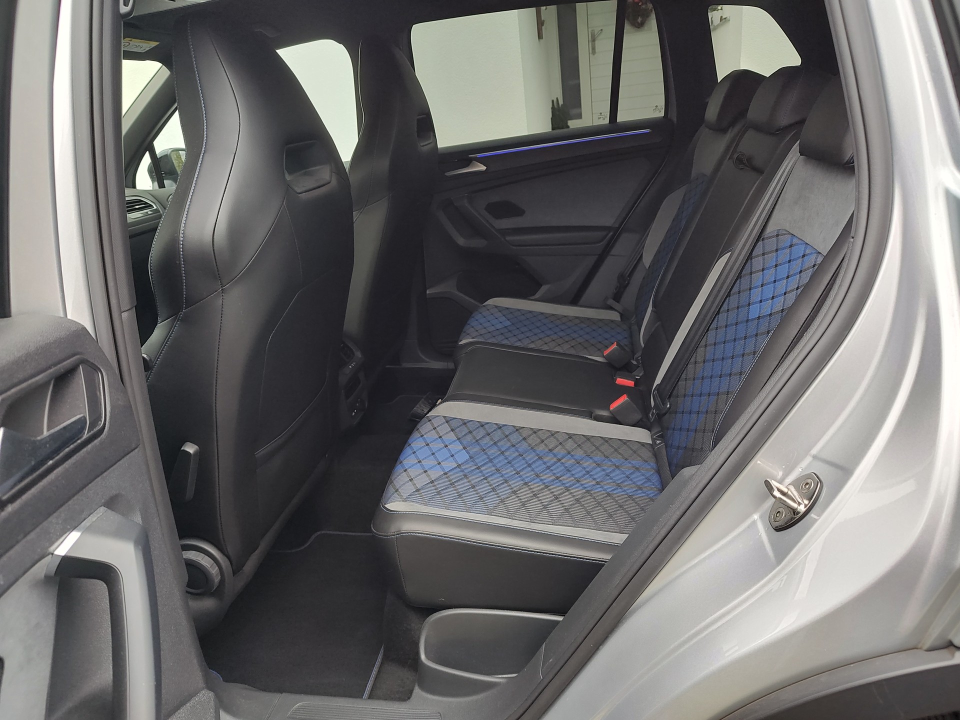 VW Tiguan 2.0TSI R 4Motion DSG-image-5