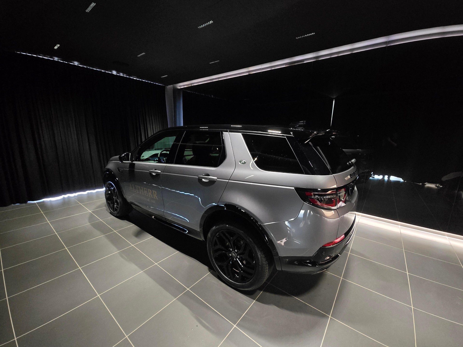 LAND ROVER Discovery Sport 2.0 D I4 200 Metropolitan-image-1