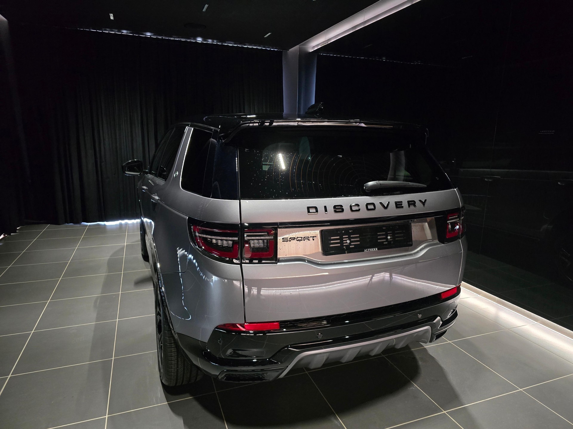 LAND ROVER Discovery Sport 2.0 D I4 200 Metropolitan-image-2
