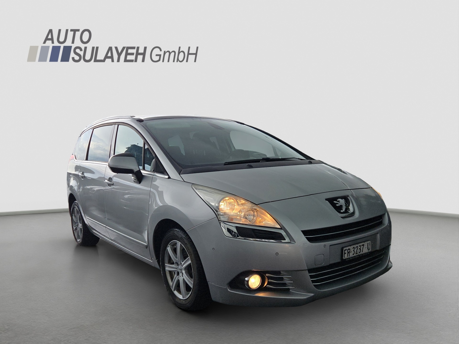 PEUGEOT 5008 1.6 16V T Family-image-0
