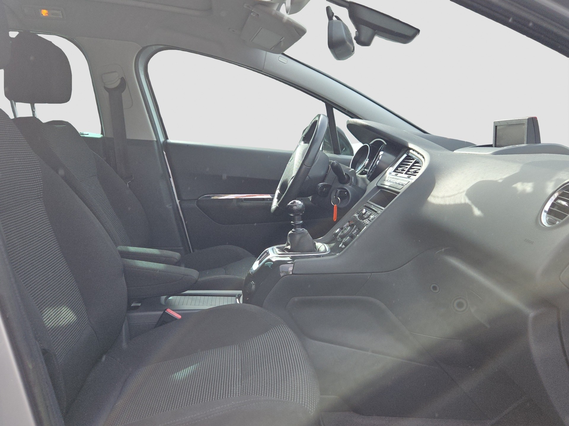 PEUGEOT 5008 1.6 16V T Family-image-15